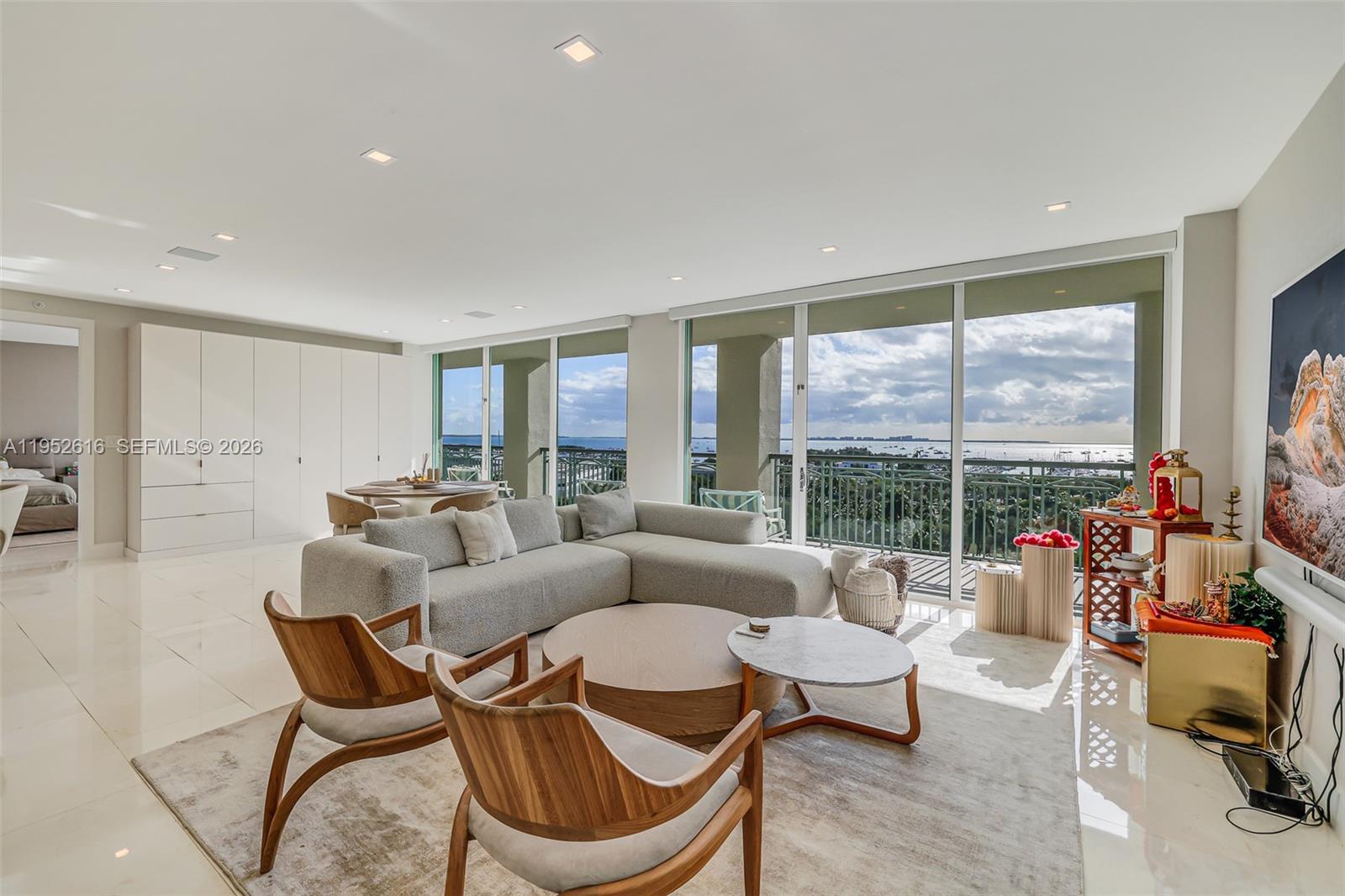 THE TOWER RESIDENCES COND - Residential