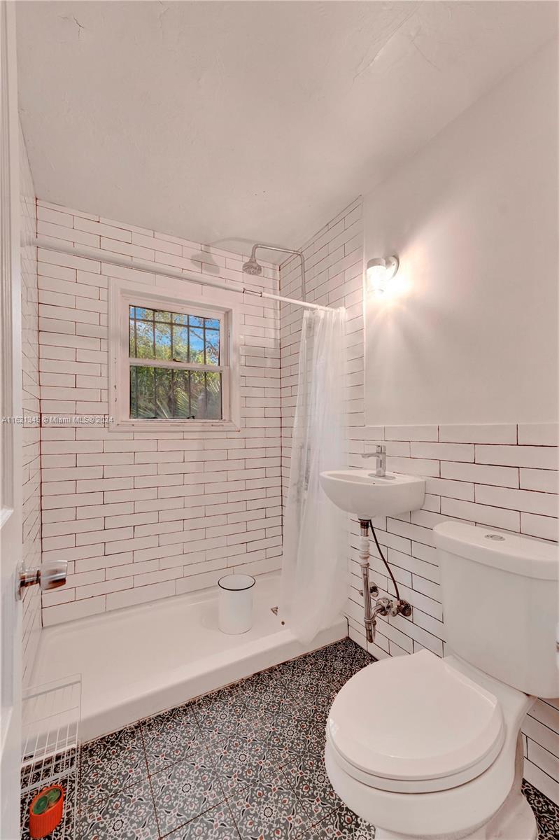 PINEWOOD PARK PL AMD 2ND - Residential Income