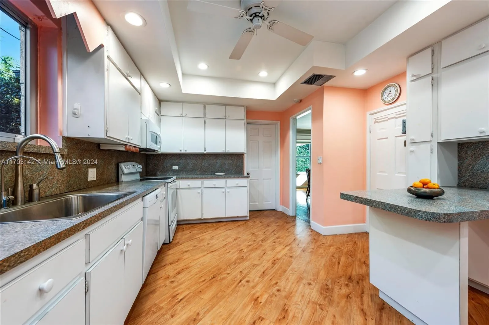 Miami Beach, Florida 33141, United States, 5 Bedrooms Bedrooms, ,5 BathroomsBathrooms,Residential,Pending,28666