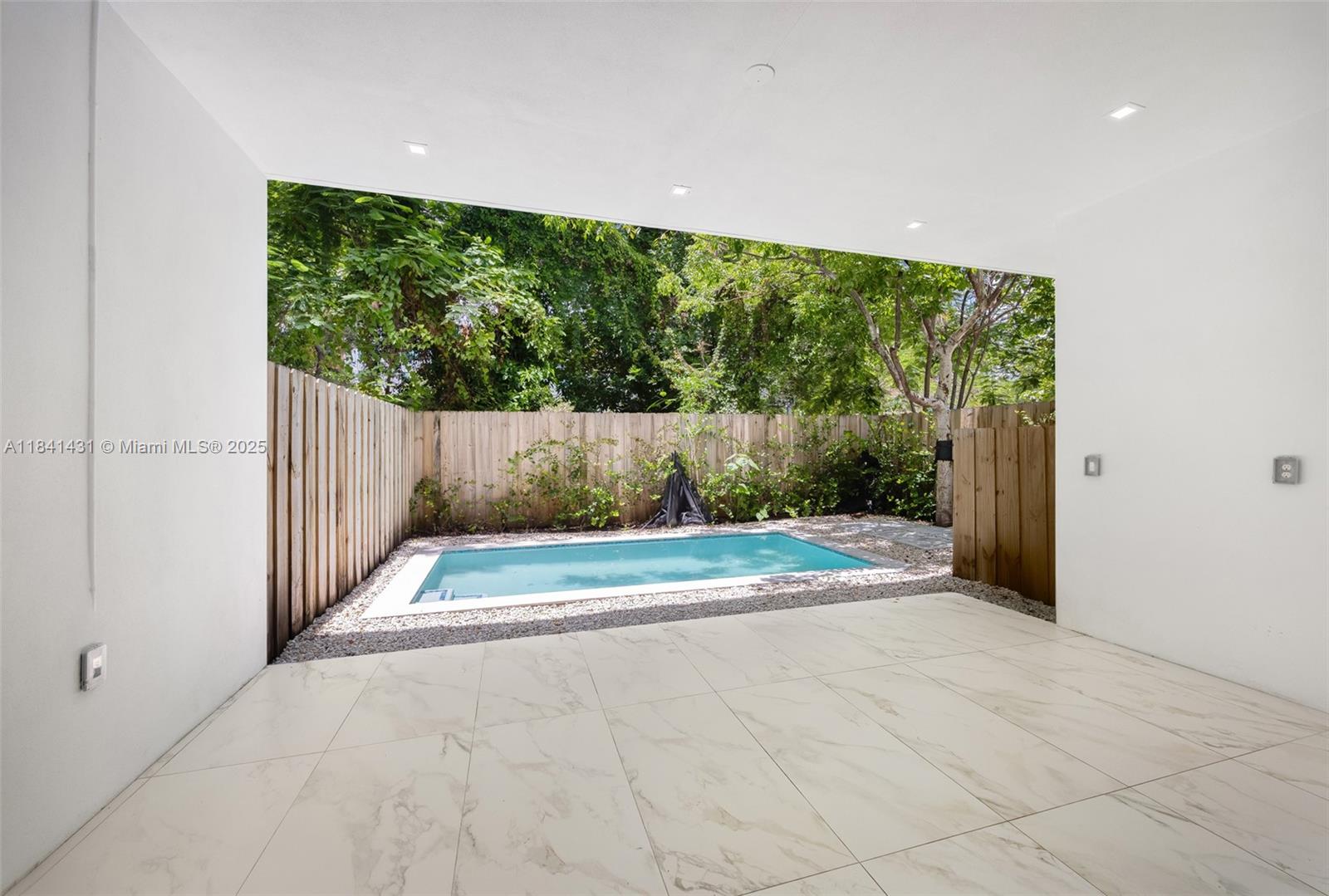 CARTERS ADDN TO COCONUT G - Residential