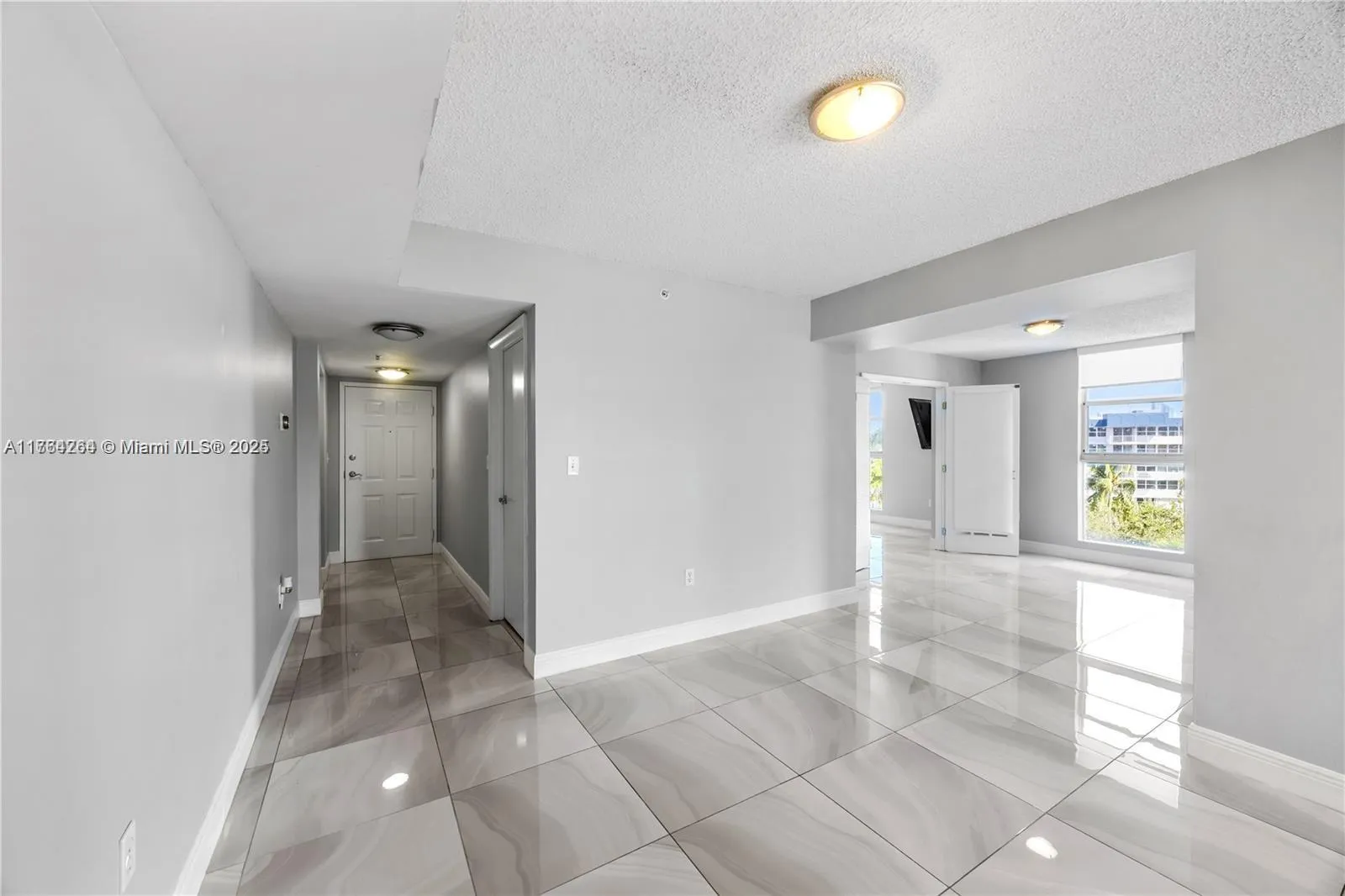 North Miami Beach, Florida 33160, United States, 2 Bedrooms Bedrooms, ,2 BathroomsBathrooms,Residential,Active,89013