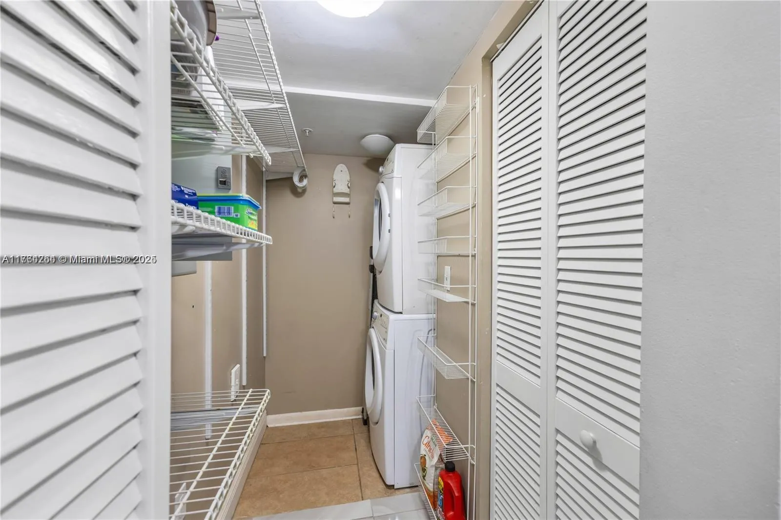 North Miami Beach, Florida 33160, United States, 2 Bedrooms Bedrooms, ,2 BathroomsBathrooms,Residential,Active,89013