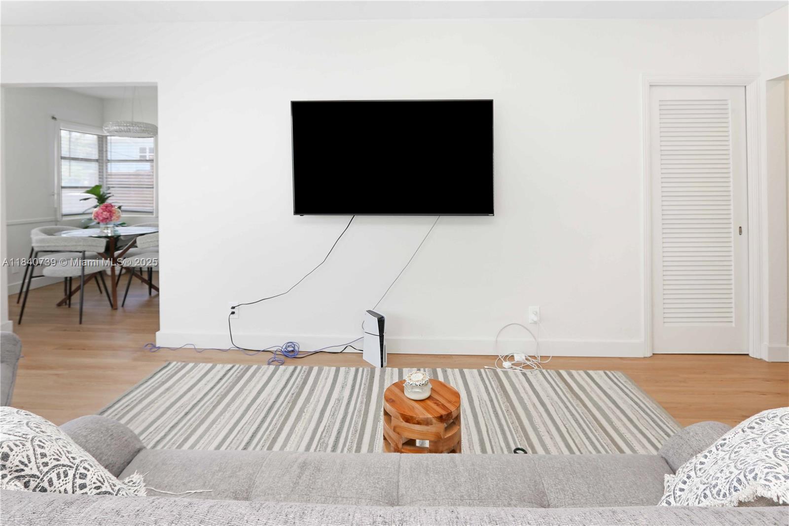 HOLLYWOOD BEACH - Residential Lease