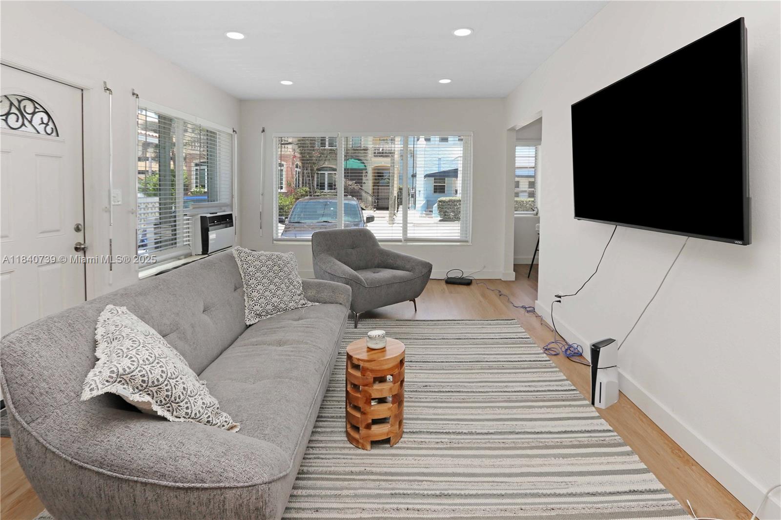 HOLLYWOOD BEACH - Residential Lease