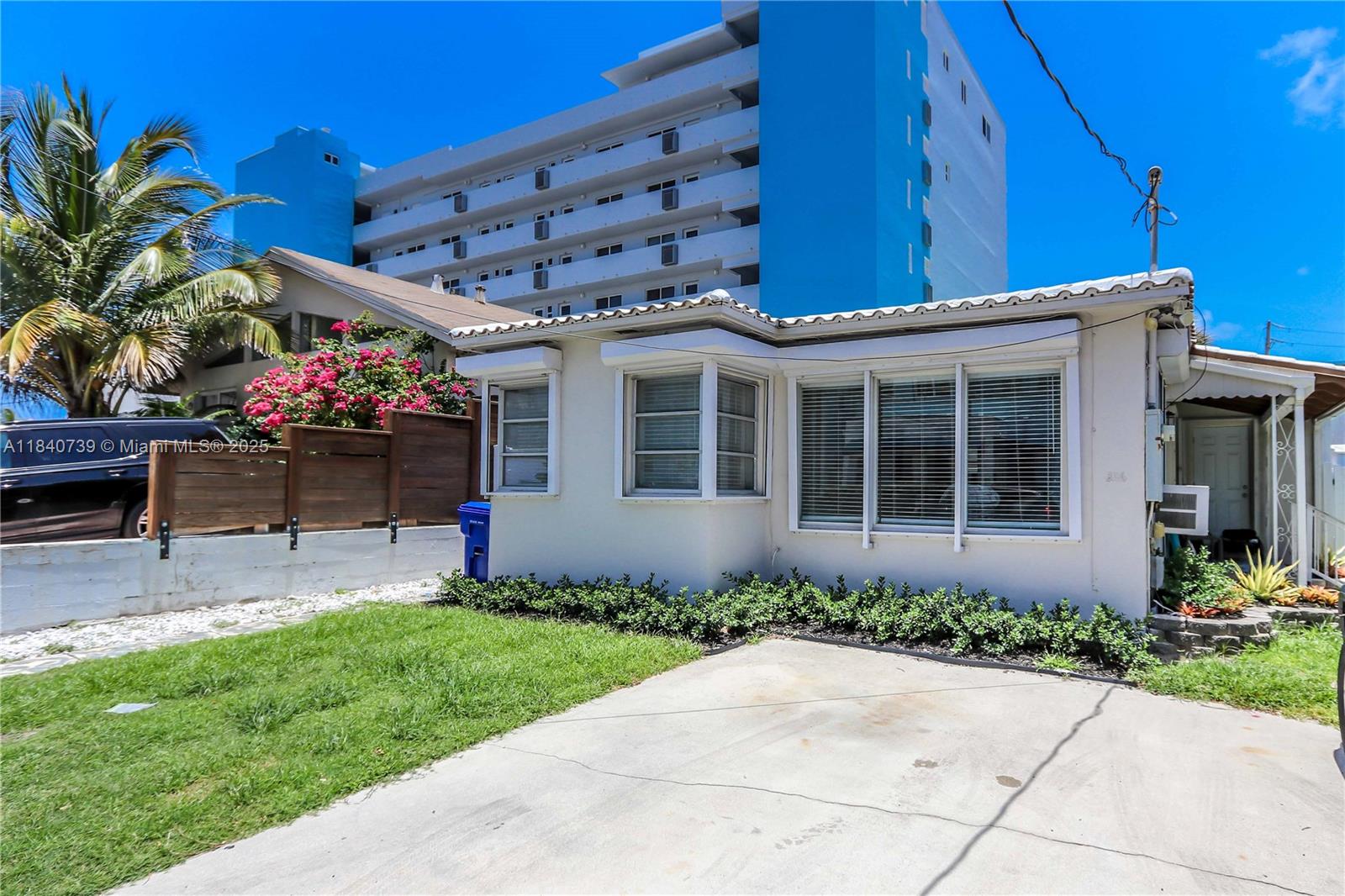 HOLLYWOOD BEACH - Residential Lease