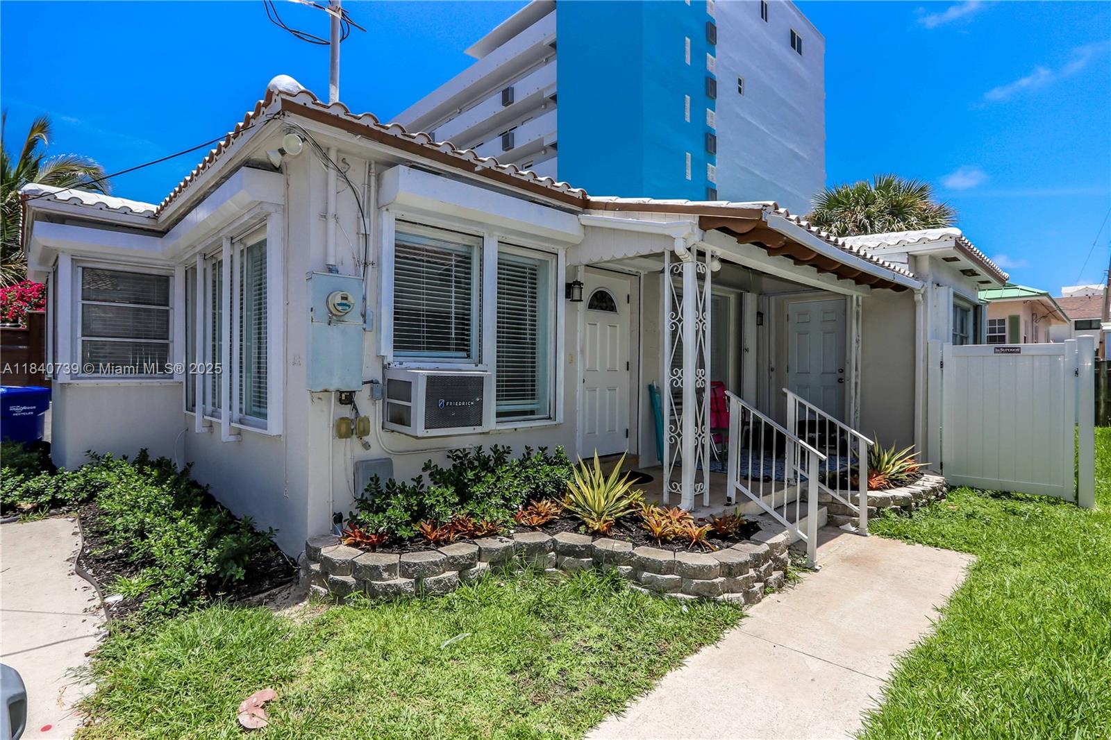 HOLLYWOOD BEACH - Residential Lease