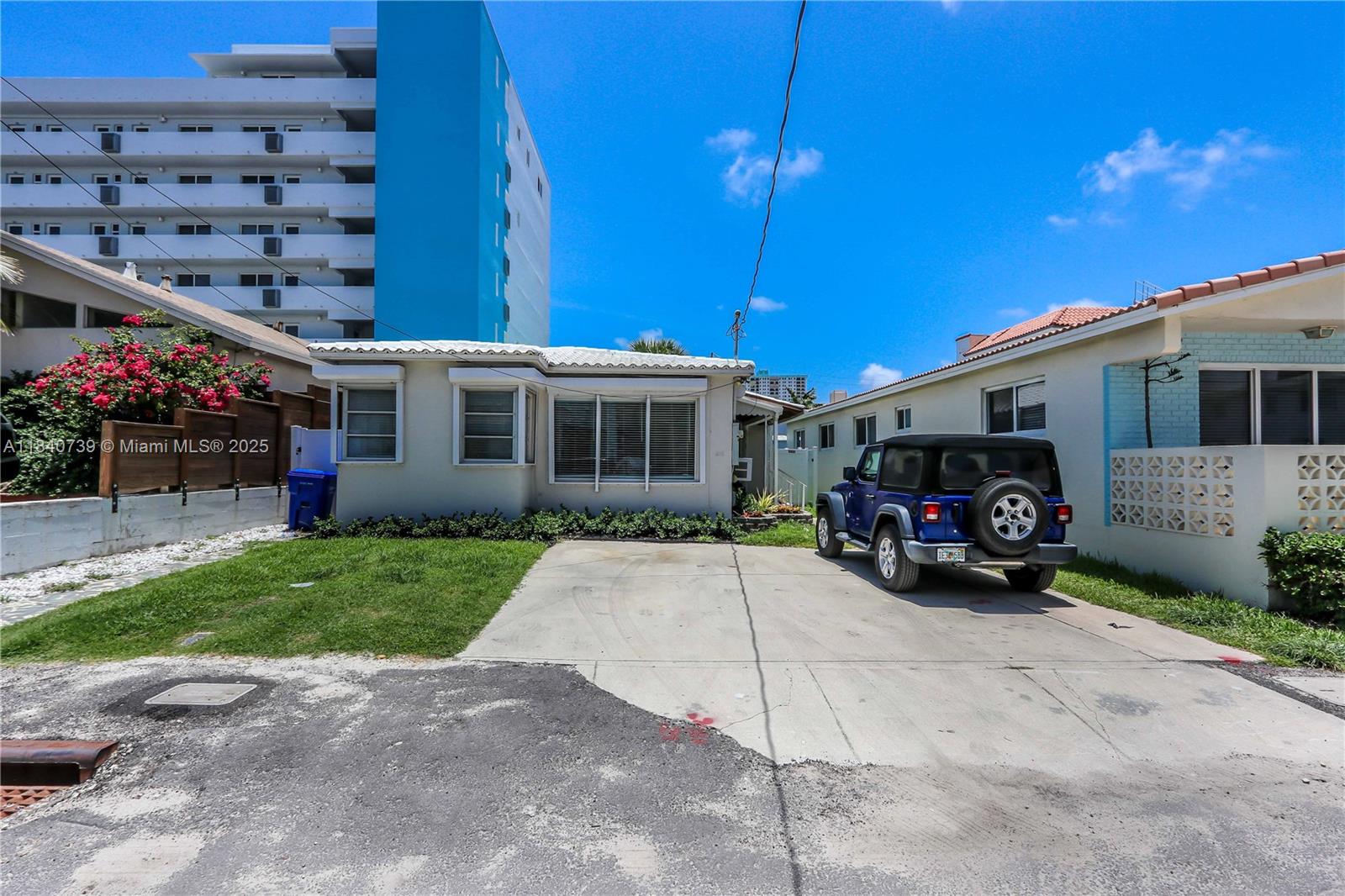 HOLLYWOOD BEACH - Residential Lease