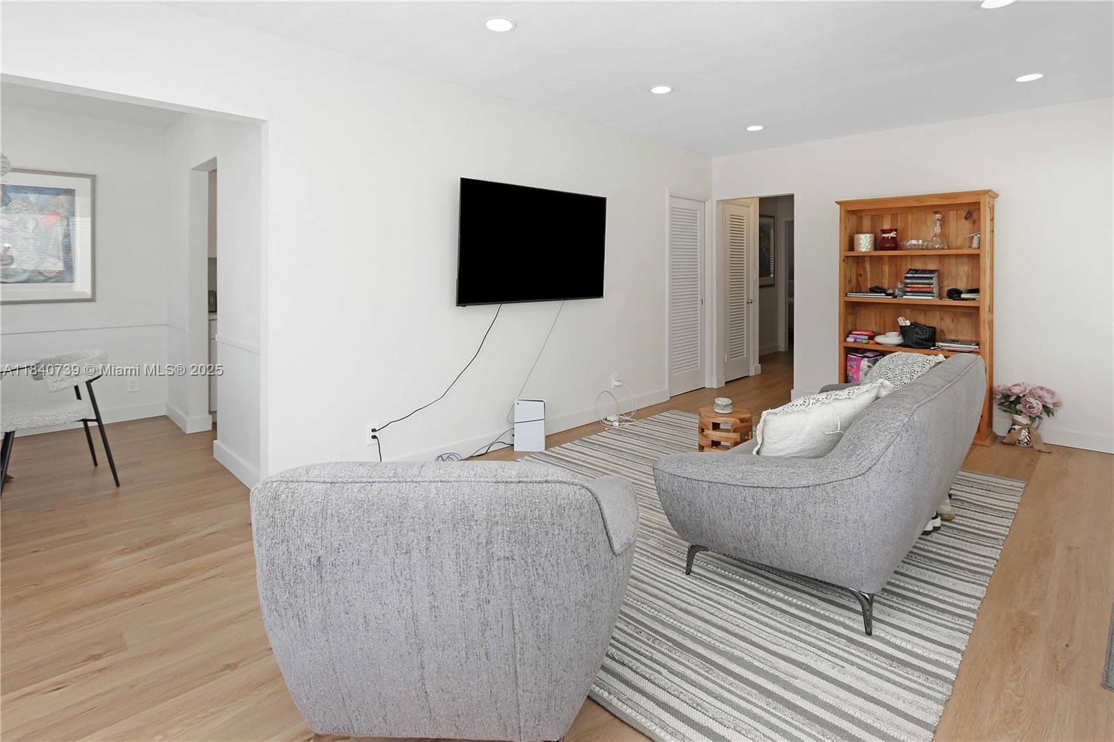 HOLLYWOOD BEACH - Residential Lease