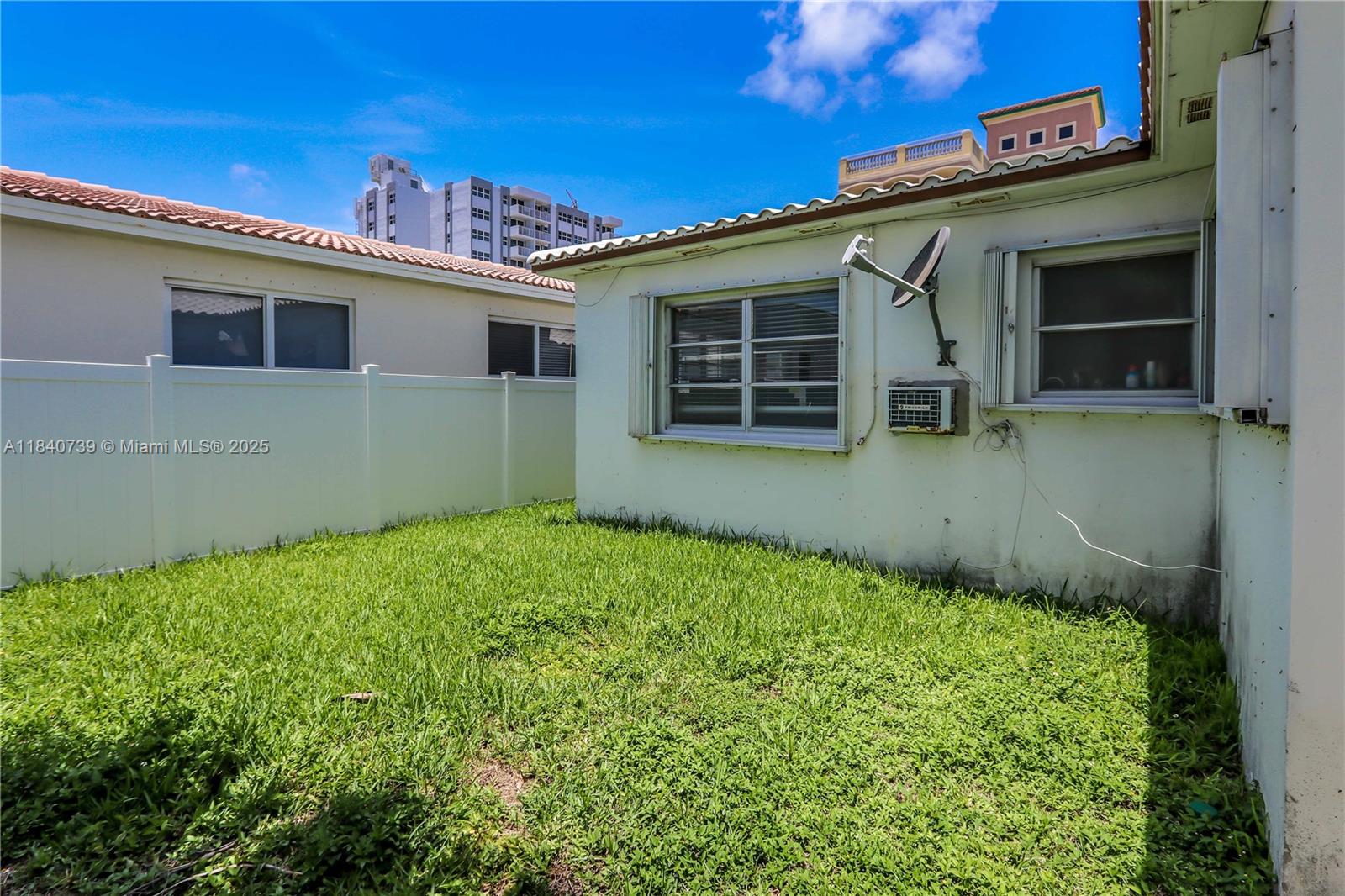 HOLLYWOOD BEACH - Residential Lease