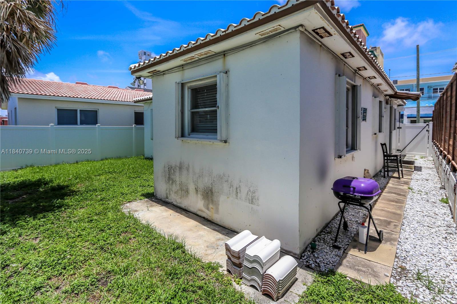 HOLLYWOOD BEACH - Residential Lease