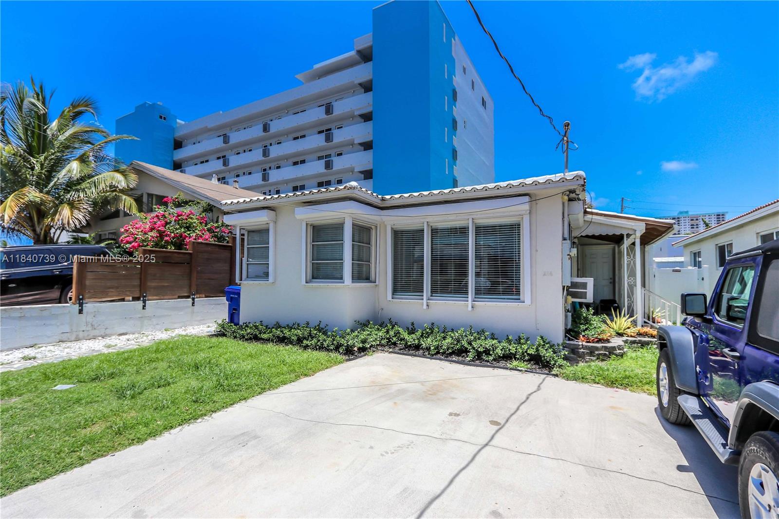 HOLLYWOOD BEACH - Residential Lease