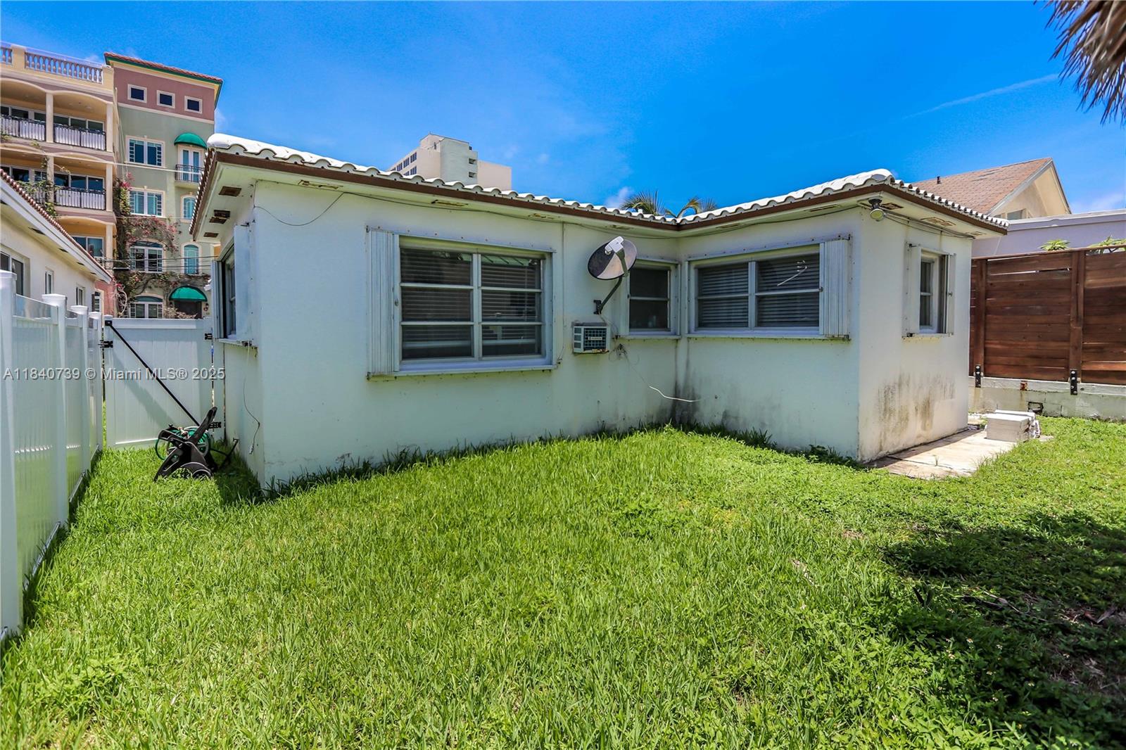 HOLLYWOOD BEACH - Residential Lease