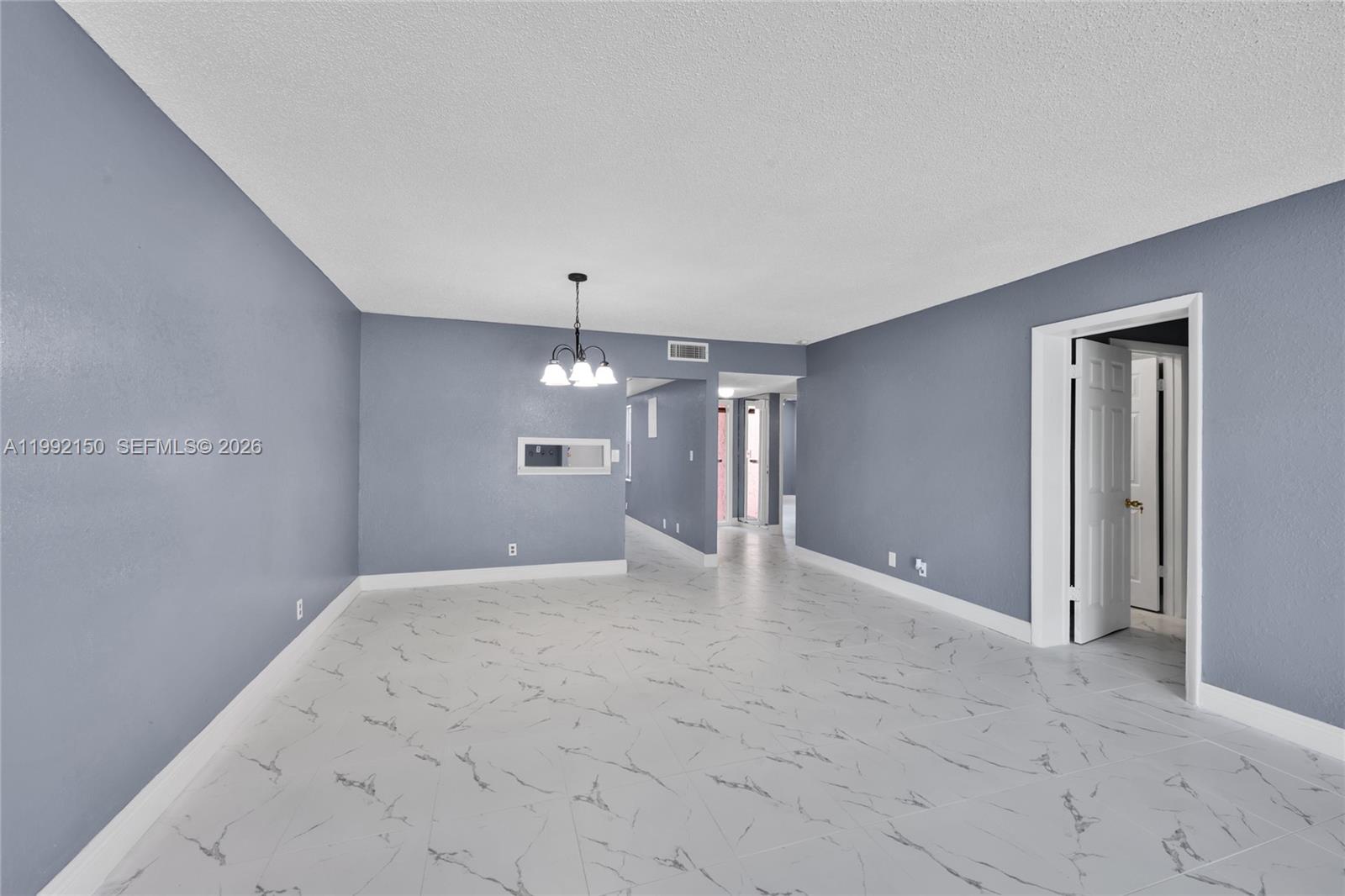 WIMBLEDON TOWNHOUSE I-17 - Residential