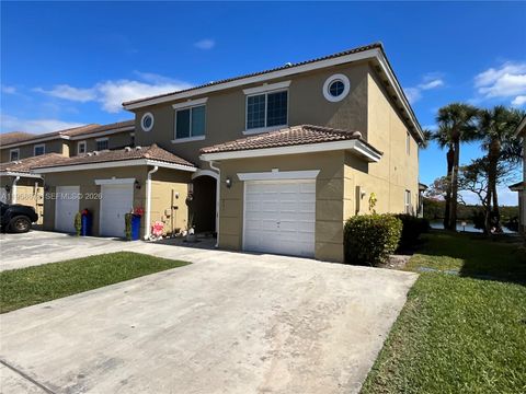 Photo of 231 SW 120th Ave, Pembroke Pines, FL 33025 (MLS # A11958678)