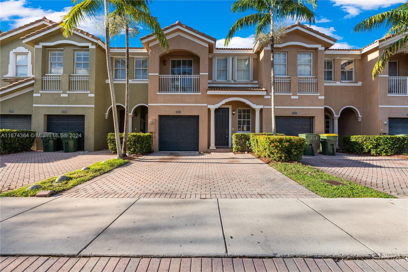 Beautiful 3 bedroom 3 bath unit with 20 foot vaulted ceilings, in a gated community with large patio and attached garage. Unit contains a brand new AC unit, storage room, walk in closets and community amenities include pool, clubhouse with gym and BBQ area.
Seller Offering 0.5% interest rate buydown.