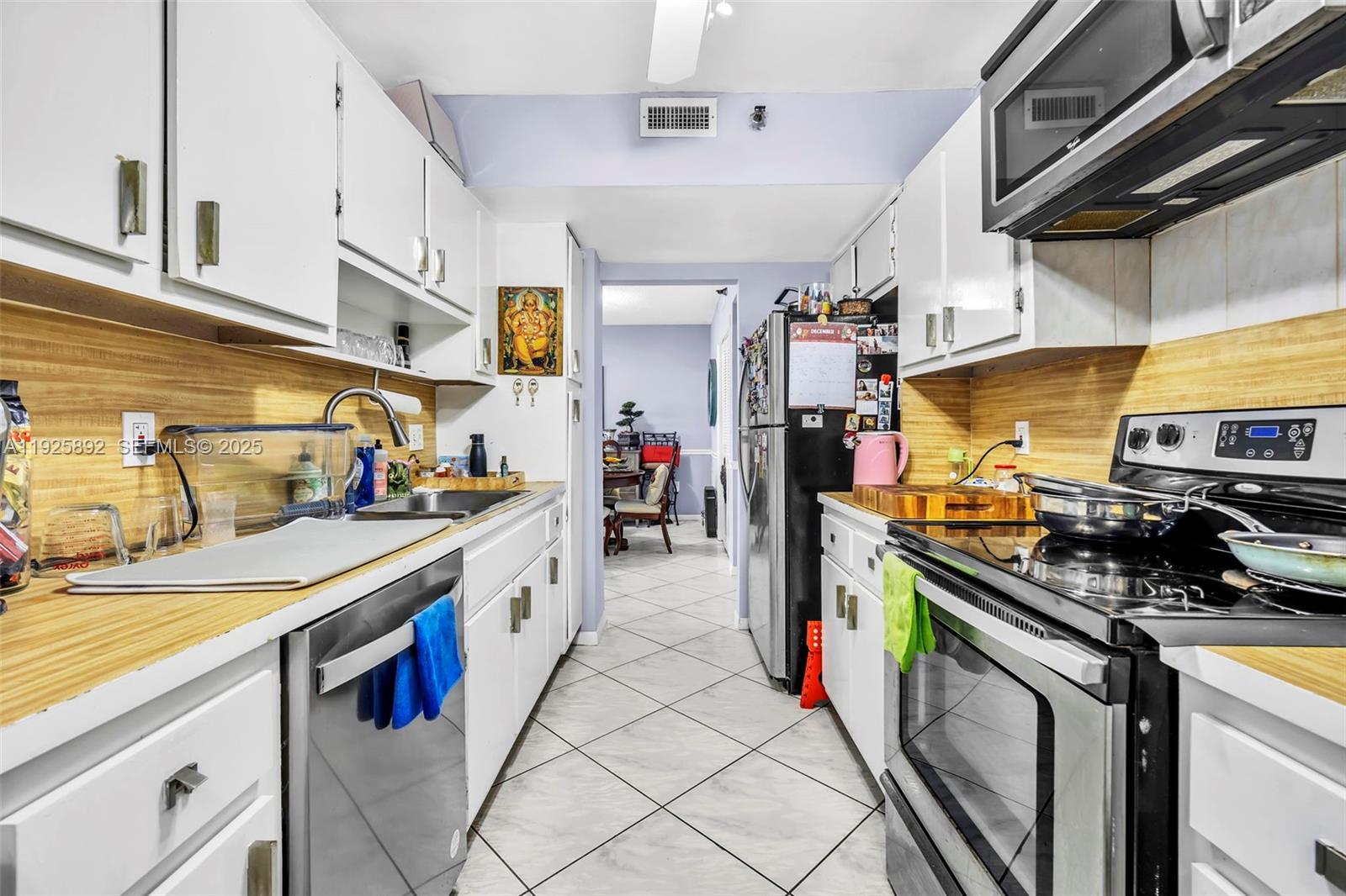 3850 Washington St 409, Hollywood, FL, 33021/$159,000 3 3850 Washington St 409