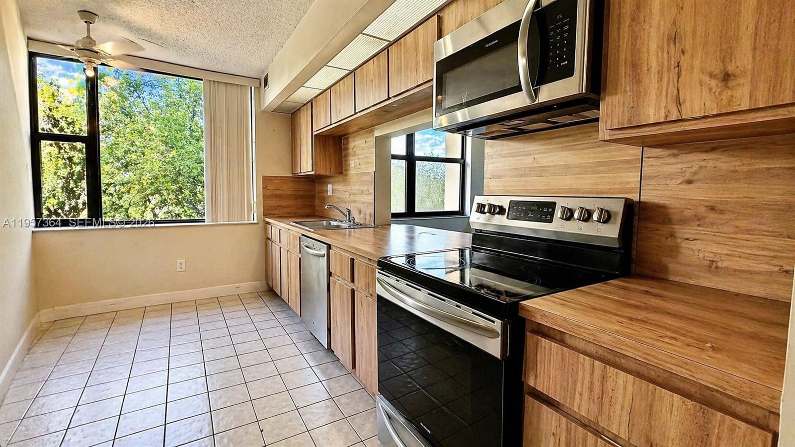 ROYAL PALM AT PLANTATION - Residential