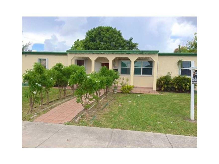 Now available! This spacious house features a split floor plan and open kitchen. This home boasts a large master bedroom with wall to wall closets and large master bath. The home has a huge backyard! More than enough space to build a big swimming pool. Ta x roll says 2/1. The house is a 4/2. #LUXEknows