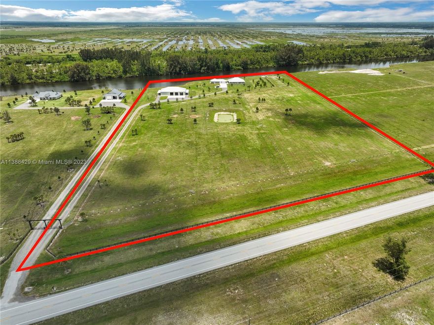 Luxury meets functionality on this 20.8 acre waterfront compound. 2022 CBS home boasting 4 beds, 3.5 baths, a separate 1 bed guest home, 6,000 Sq. Ft. detached shop, and agricultural zoning for 19.8 acres. Inside the main home discover 3,150 sq ft of modern living space with coffered ceilings, custom cabinets, and plantation shutters. The kitchen impresses with a Thermador gas range, quartz countertops, and ample storage. The primary suite offers multiple closets and a spa-like bathroom. A 999 sq ft guest home ensures comfort, while a breezeway connects the main house, garage, and guest home. 100’ x 60’ Detached shop with 5 garage doors. Embrace outdoor charm and endless possibilities on this expansive property.