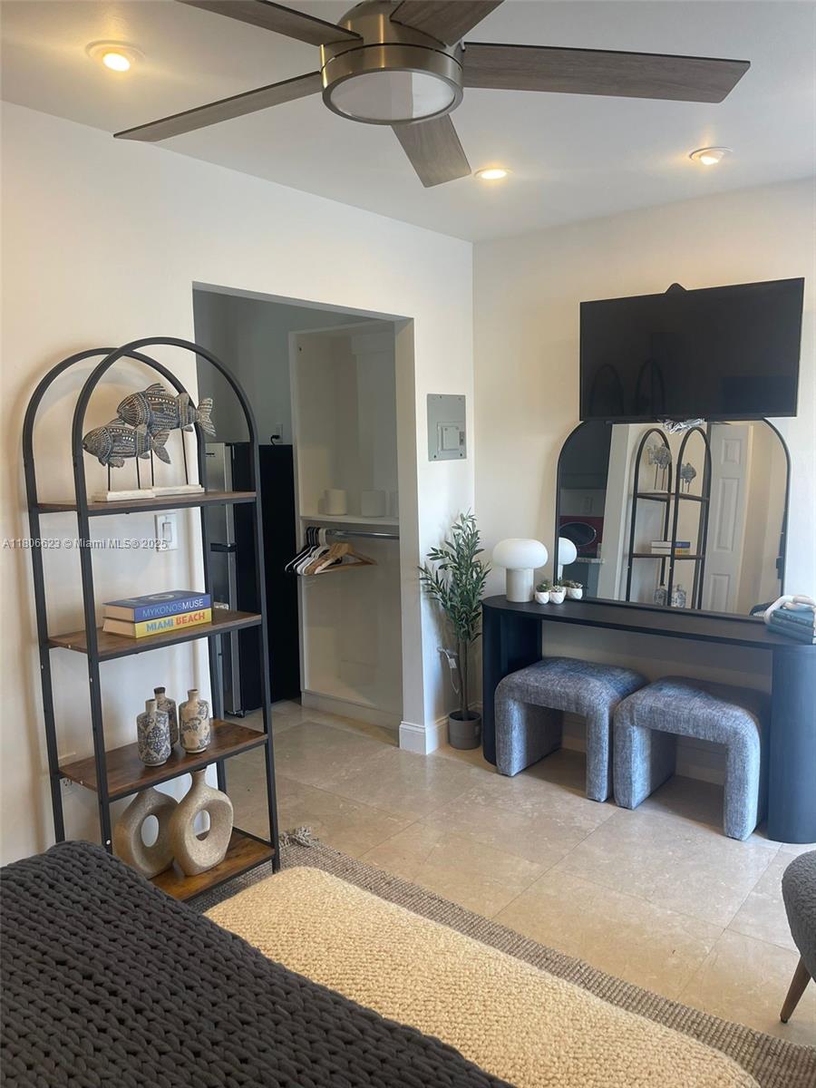 HOLLYWOOD BEACH FIRST ADD - Residential Income