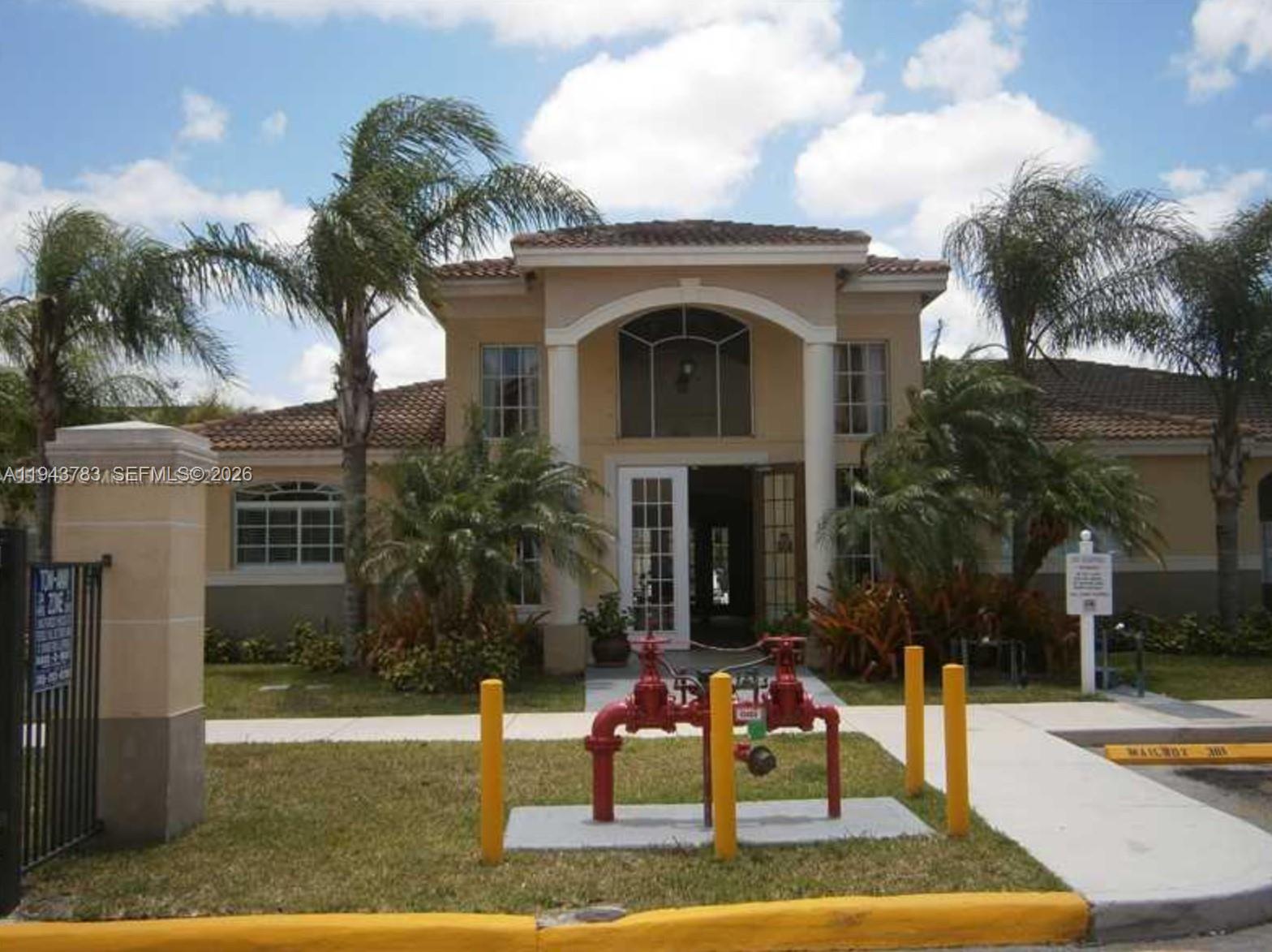 VISTA TRACE 2 CONDO - Residential