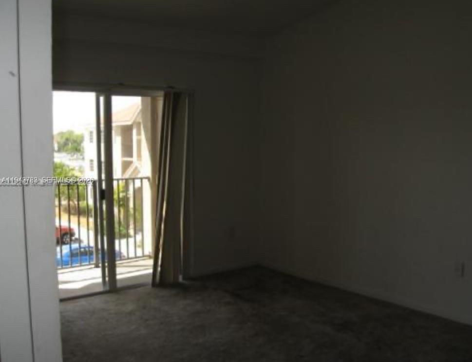 VISTA TRACE 2 CONDO - Residential