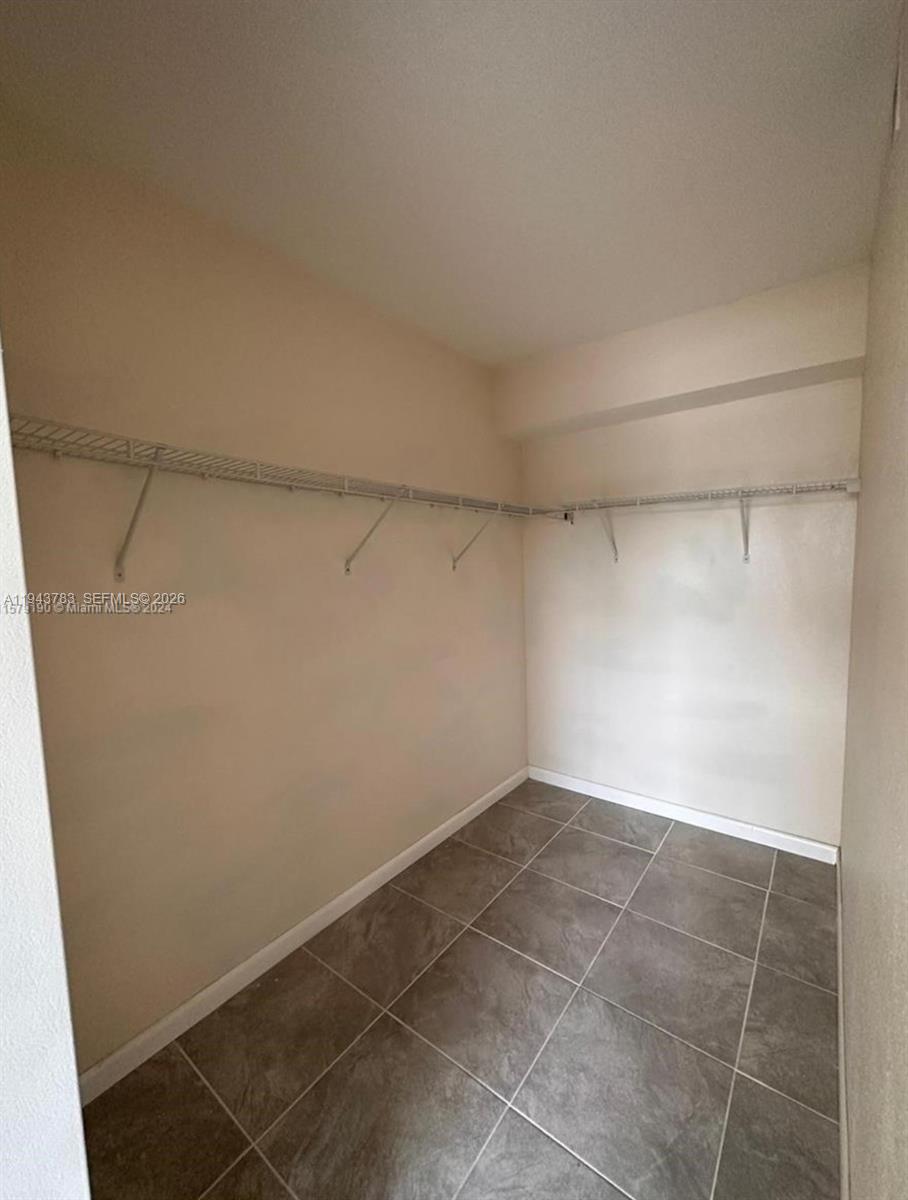 VISTA TRACE 2 CONDO - Residential