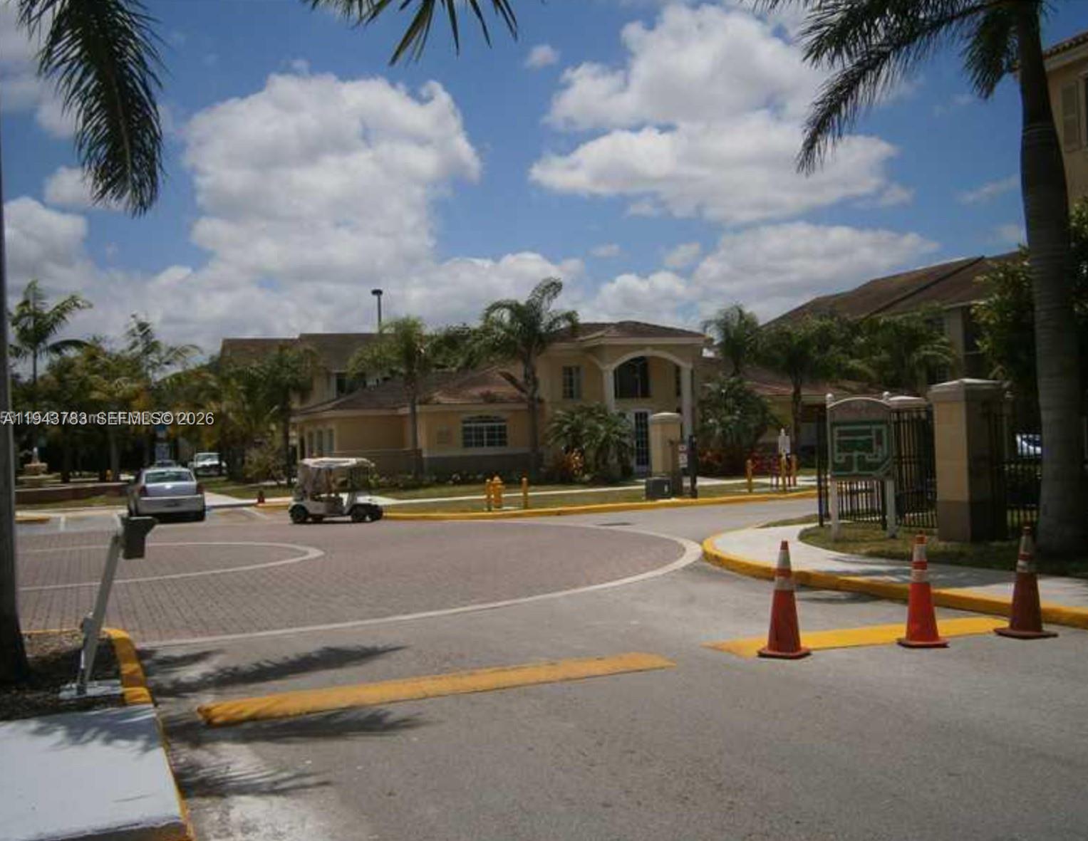 VISTA TRACE 2 CONDO - Residential