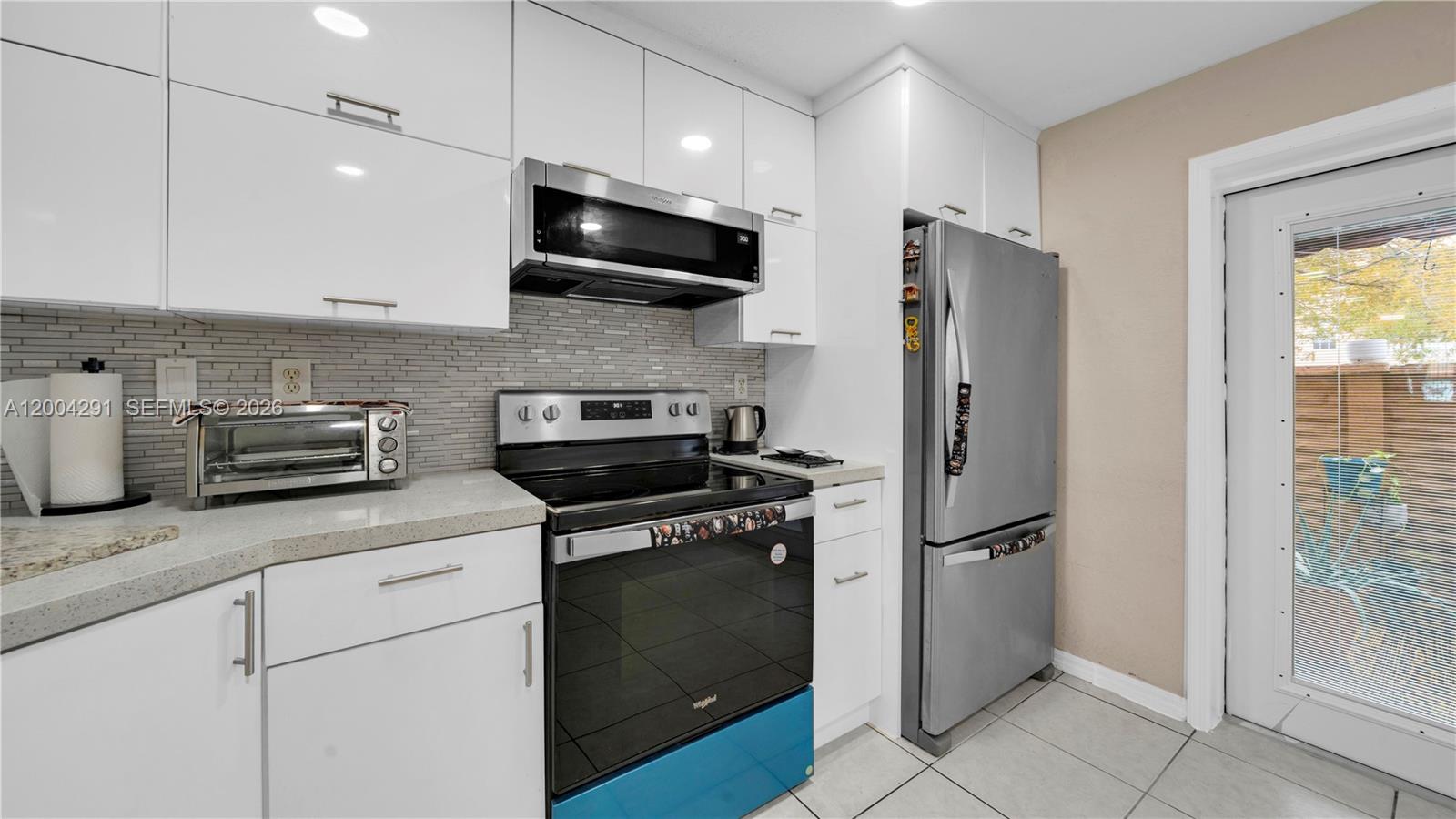 LOS PORTALES PHASE III CO - Residential