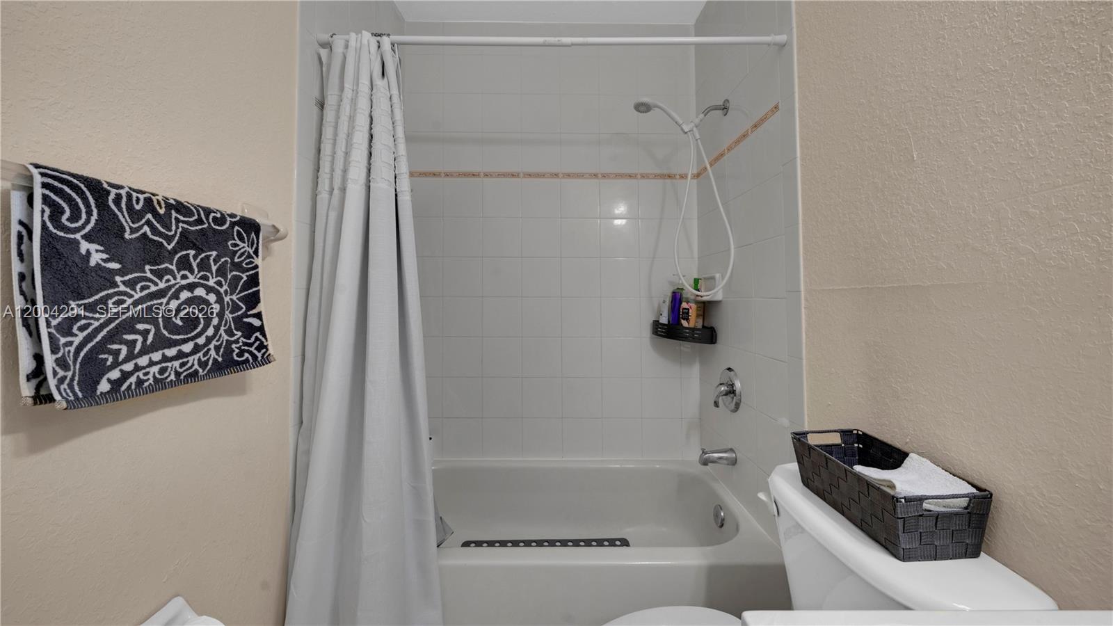 LOS PORTALES PHASE III CO - Residential