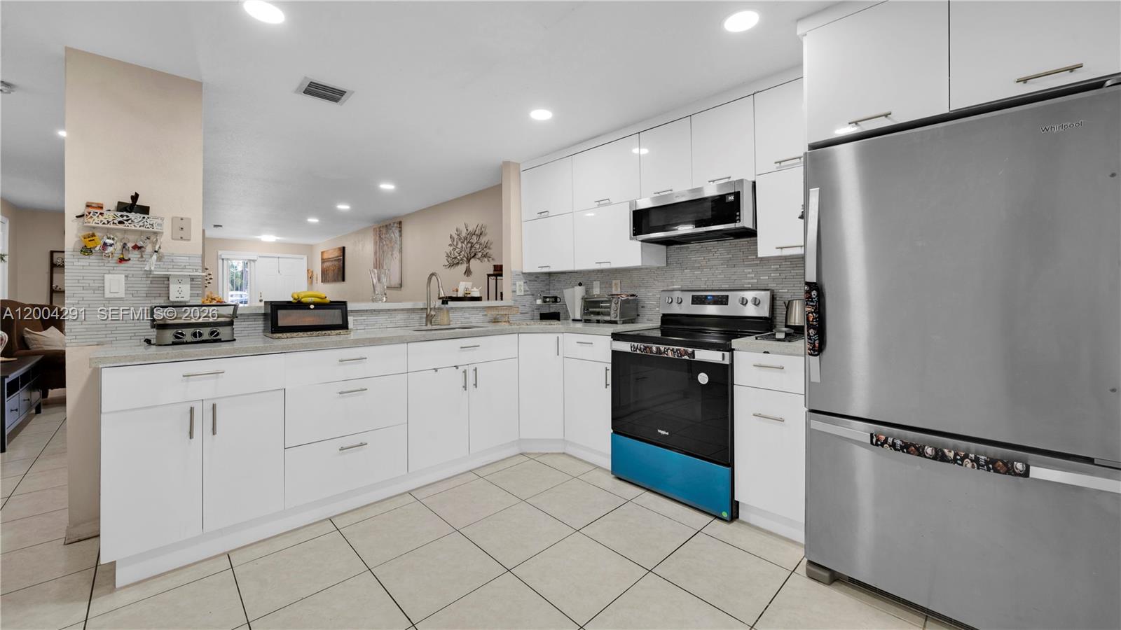 LOS PORTALES PHASE III CO - Residential