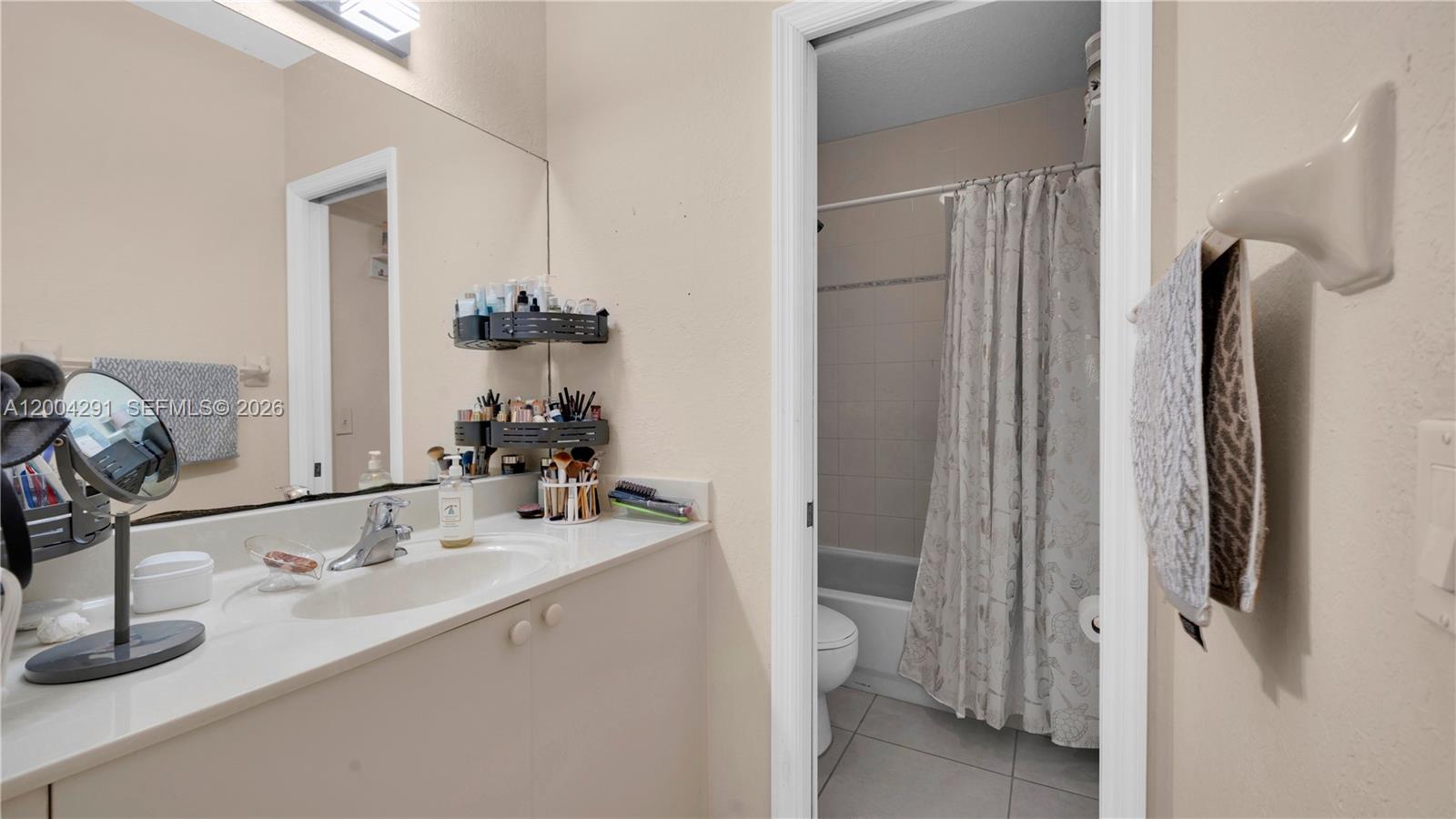 LOS PORTALES PHASE III CO - Residential