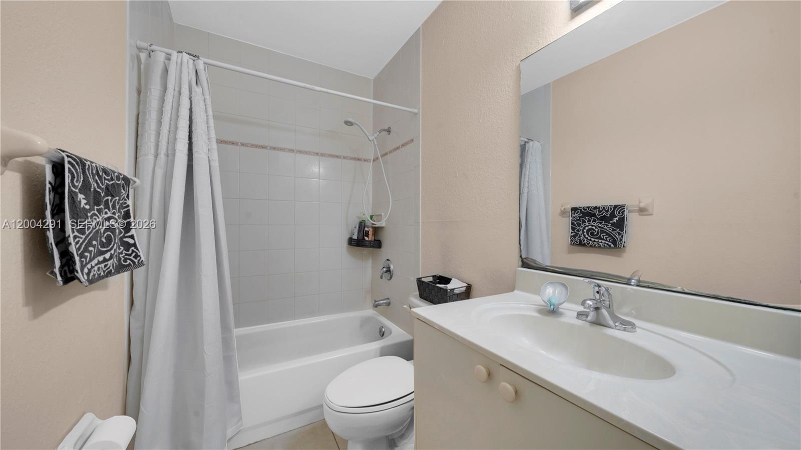 LOS PORTALES PHASE III CO - Residential