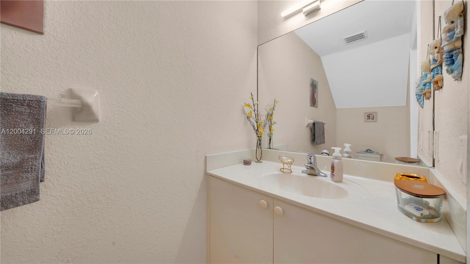 LOS PORTALES PHASE III CO - Residential