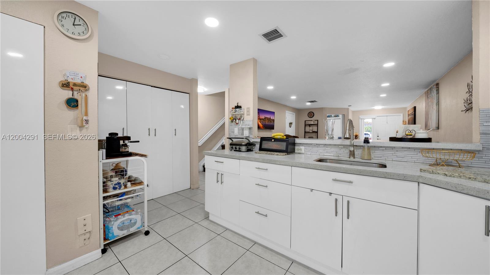 LOS PORTALES PHASE III CO - Residential