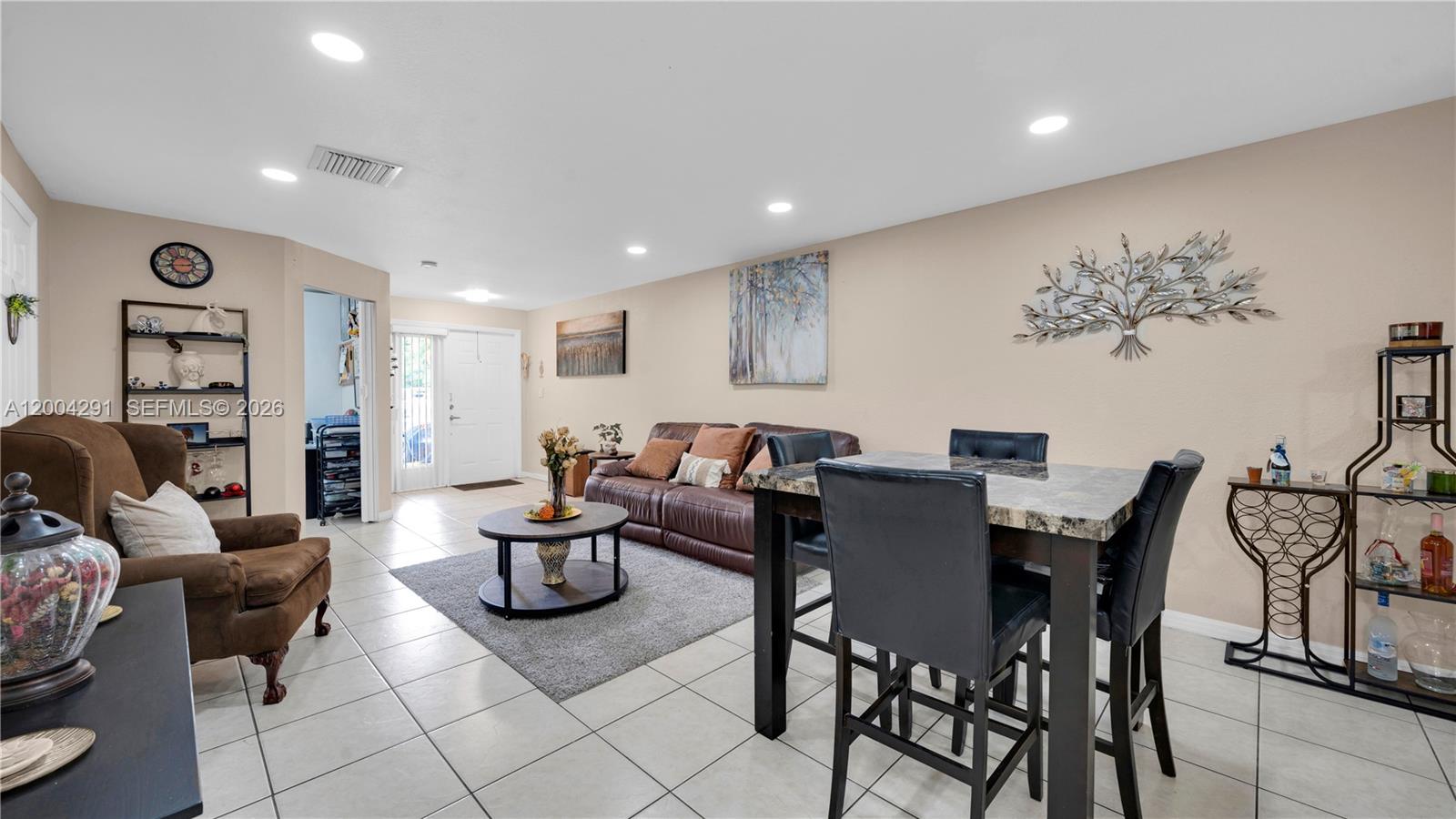 LOS PORTALES PHASE III CO - Residential