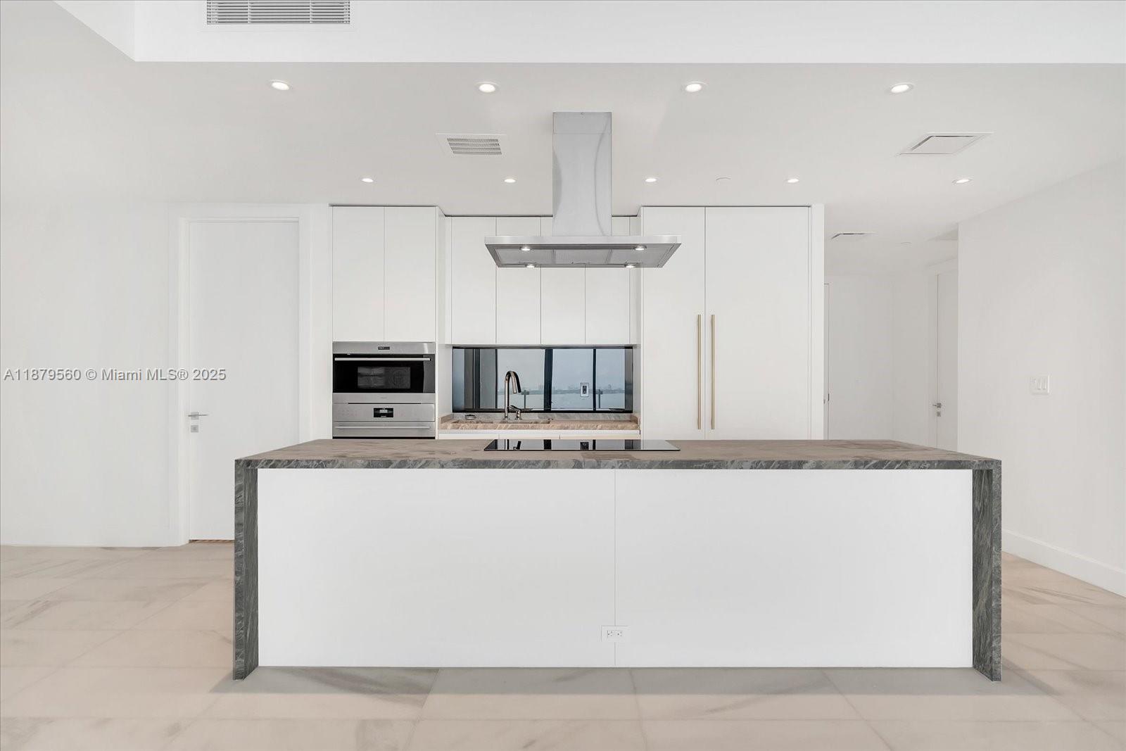 700 NE 26th Ter 1102