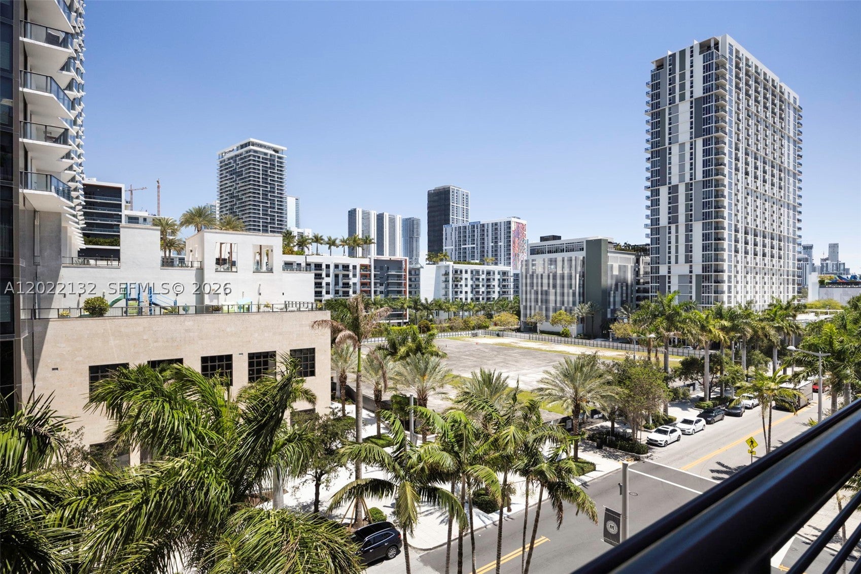 90 NE 32nd St 504