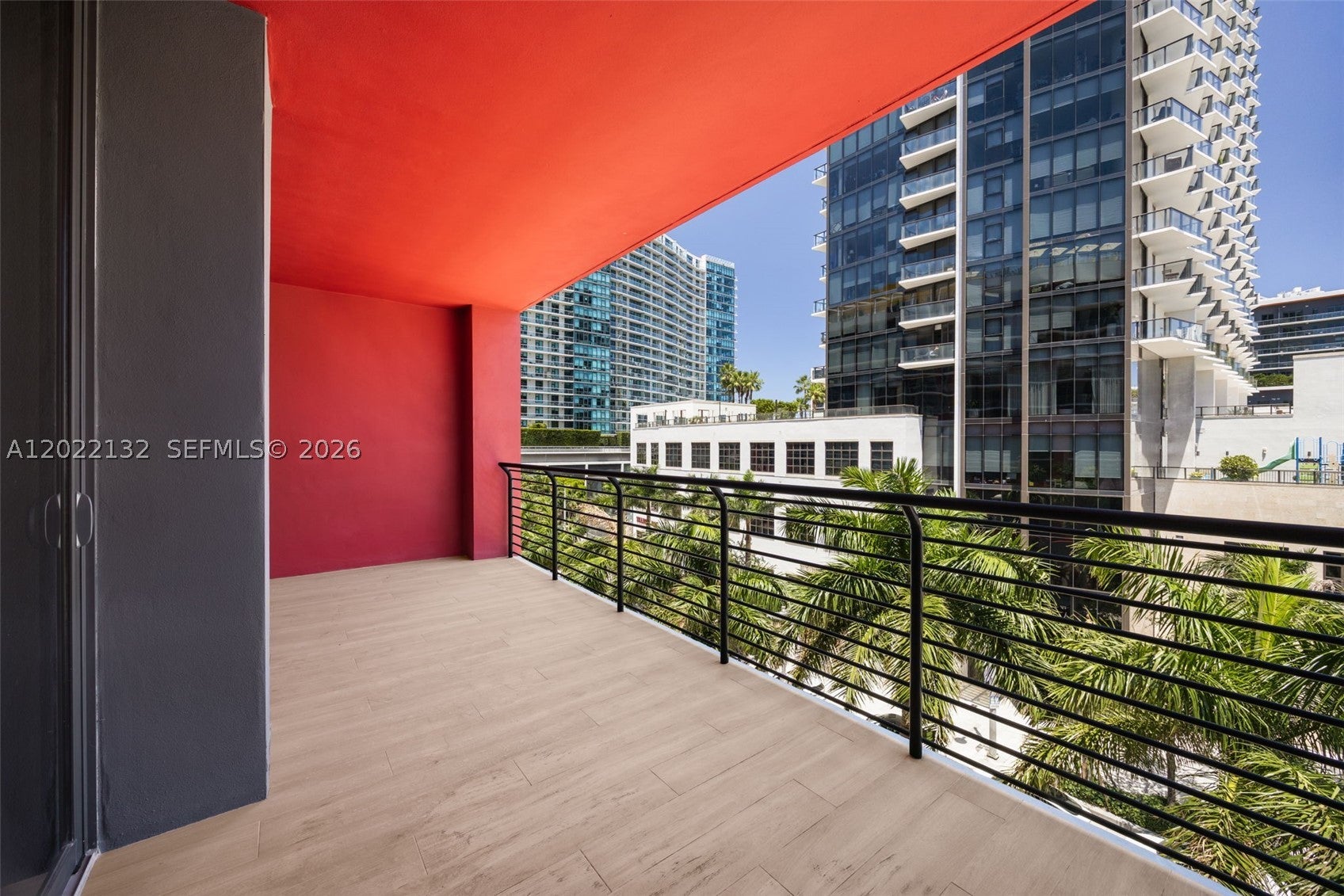 90 NE 32nd St 504