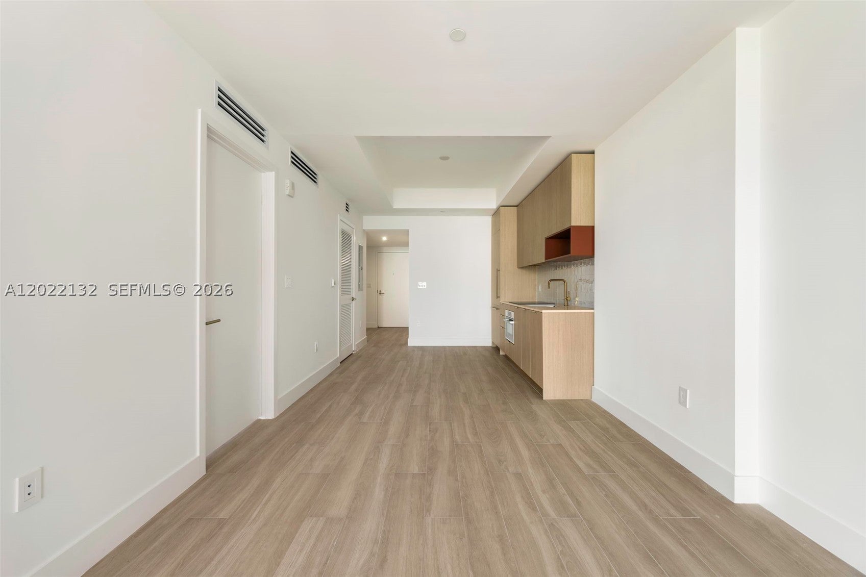 90 NE 32nd St 504