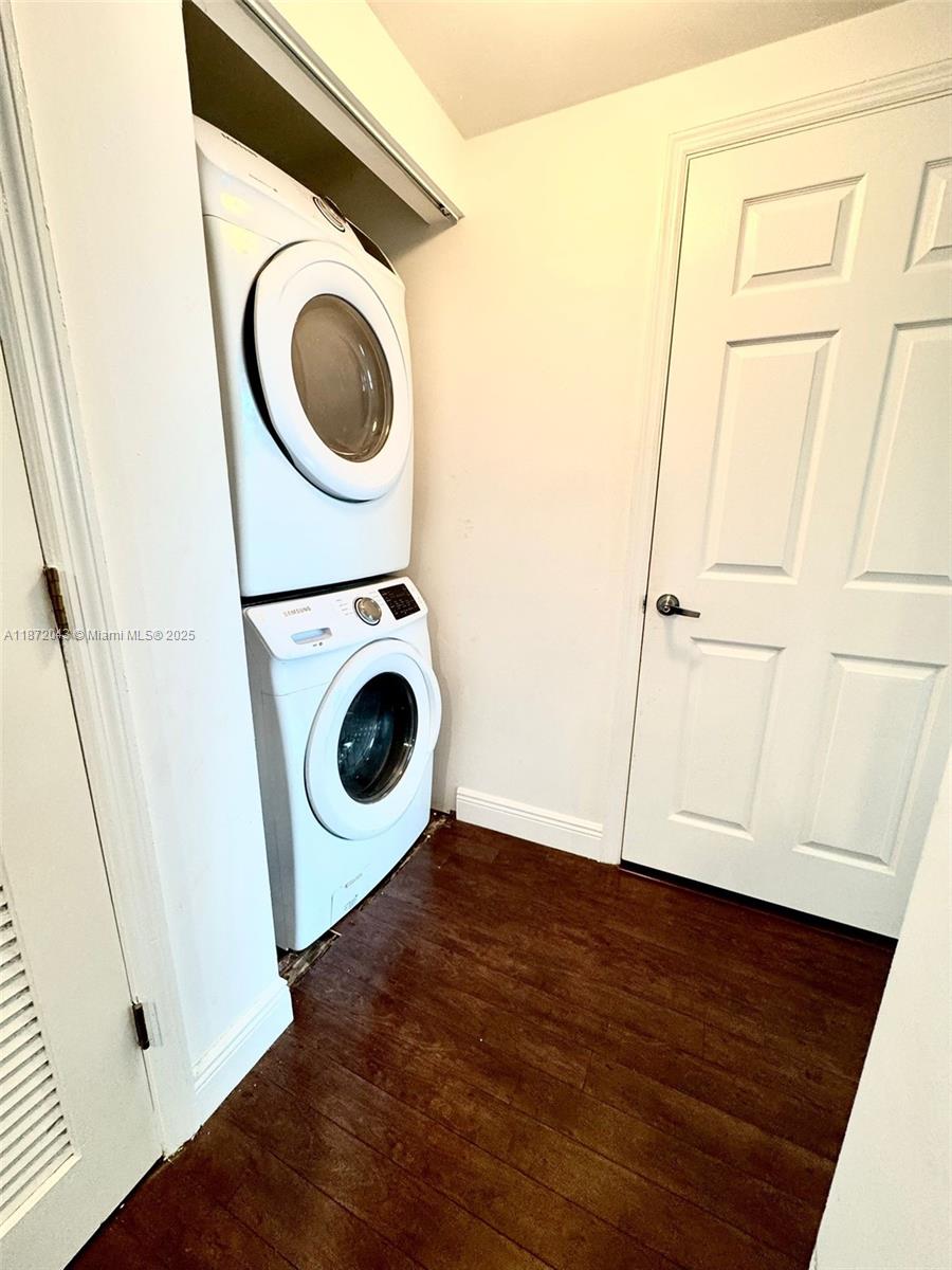 HOLLYWOOD STATION RES CON - Residential Lease