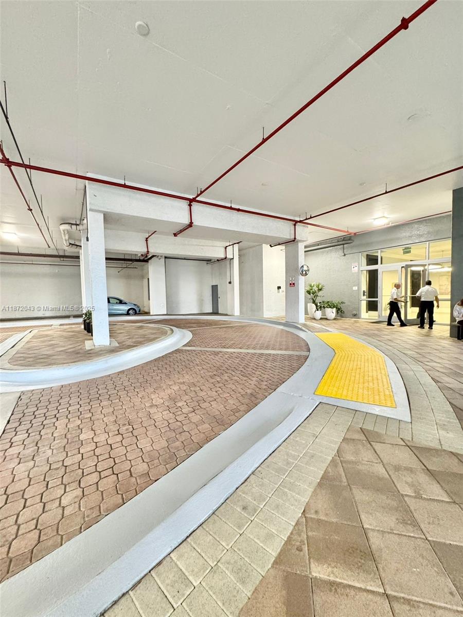 HOLLYWOOD STATION RES CON - Residential Lease