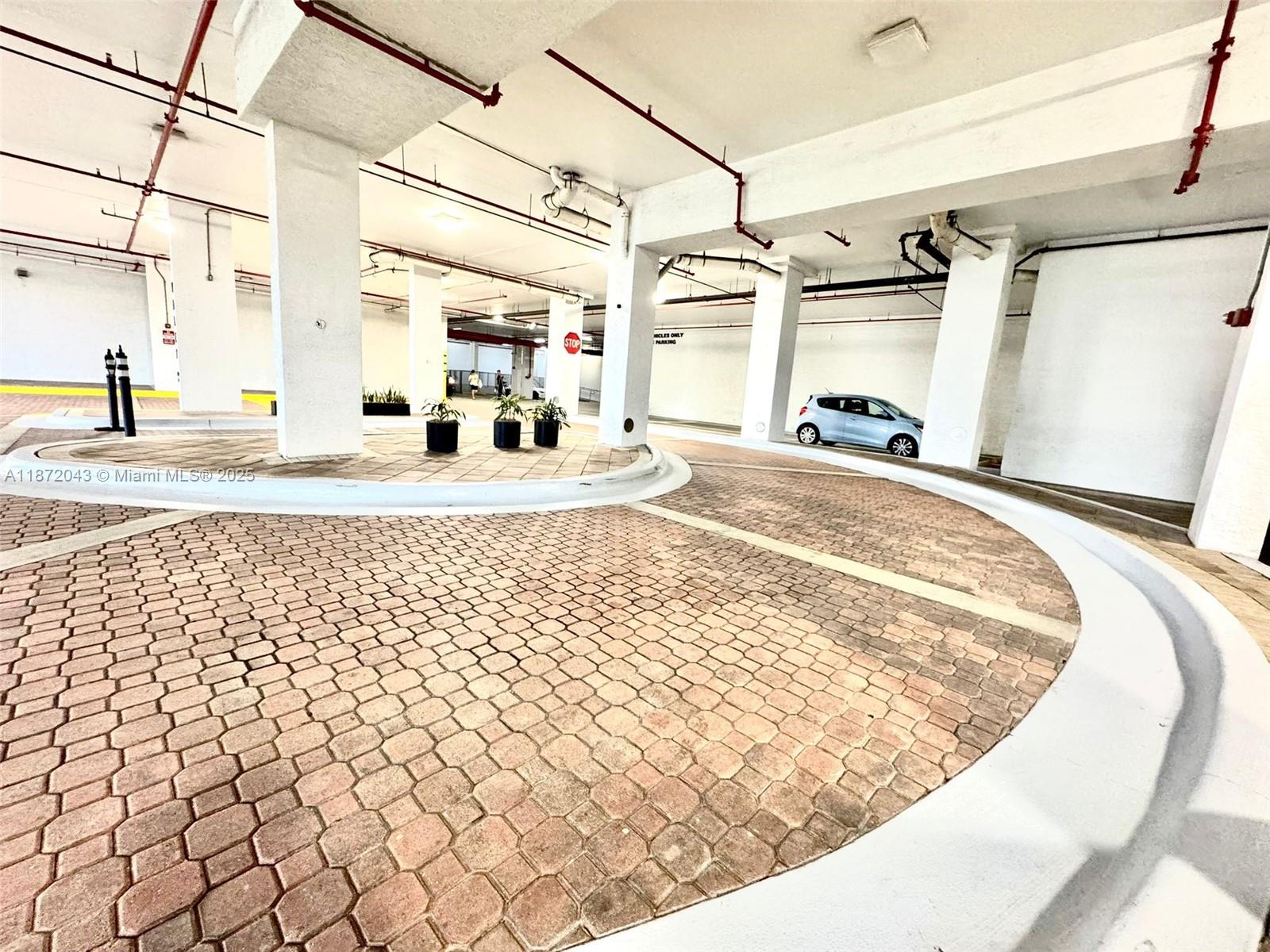 HOLLYWOOD STATION RES CON - Residential Lease