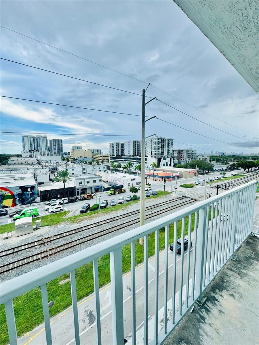 HOLLYWOOD STATION RES CON - Residential Lease