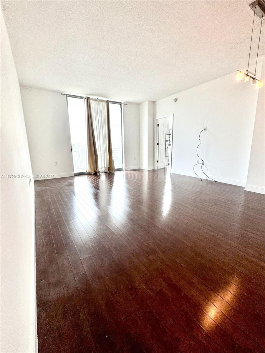 HOLLYWOOD STATION RES CON - Residential Lease