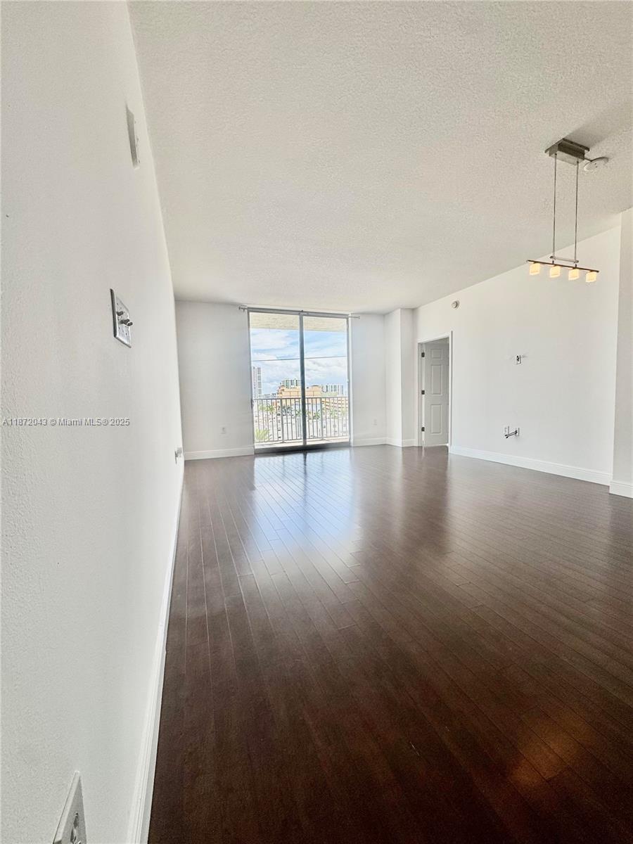 HOLLYWOOD STATION RES CON - Residential Lease