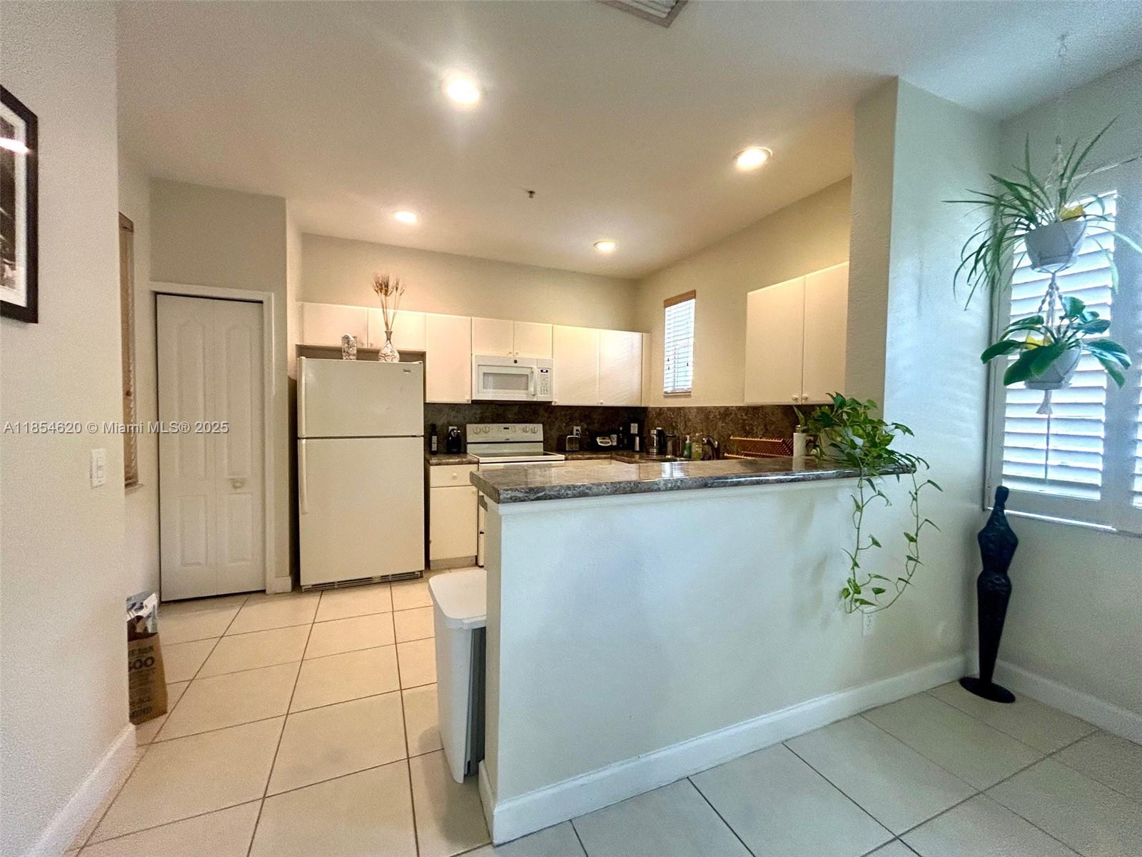SHOMA COURTYARDS - Residential Lease