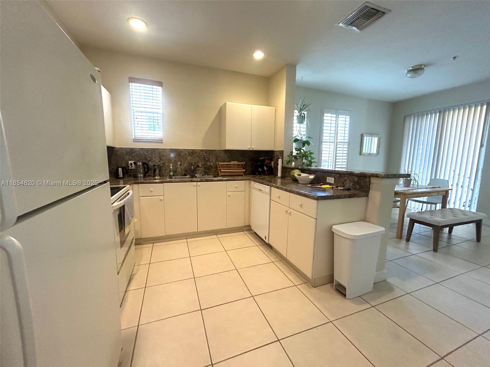 SHOMA COURTYARDS - Residential Lease