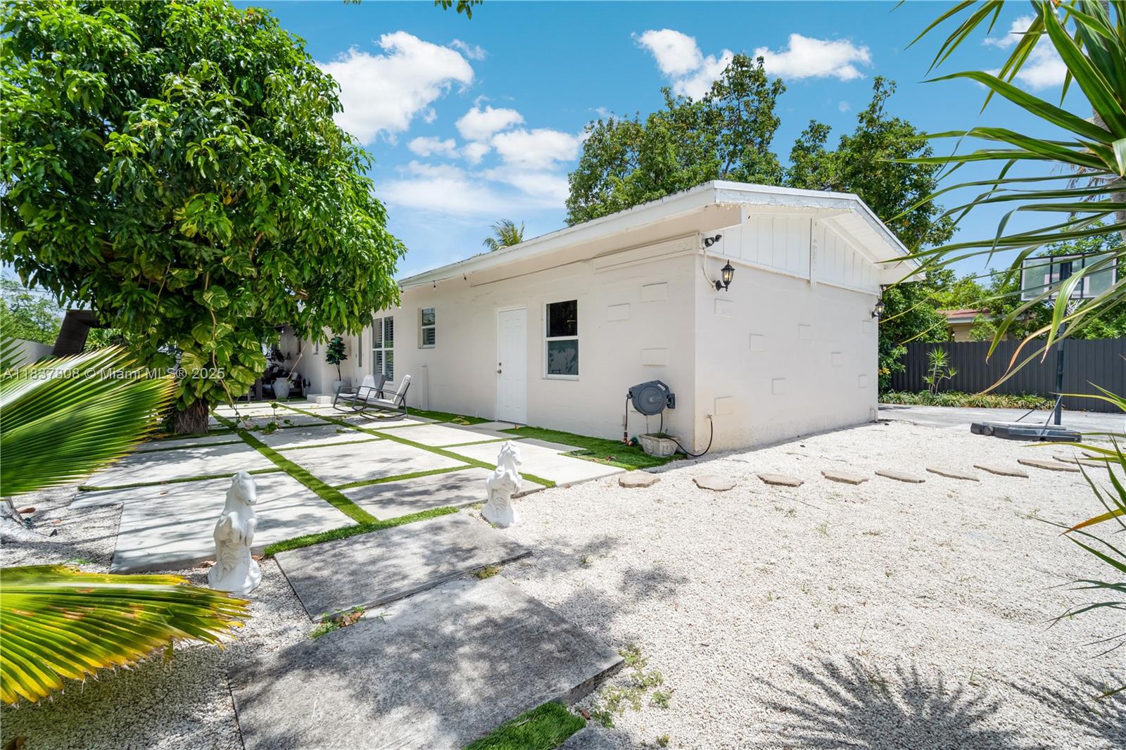 1245 NE 154th St 1