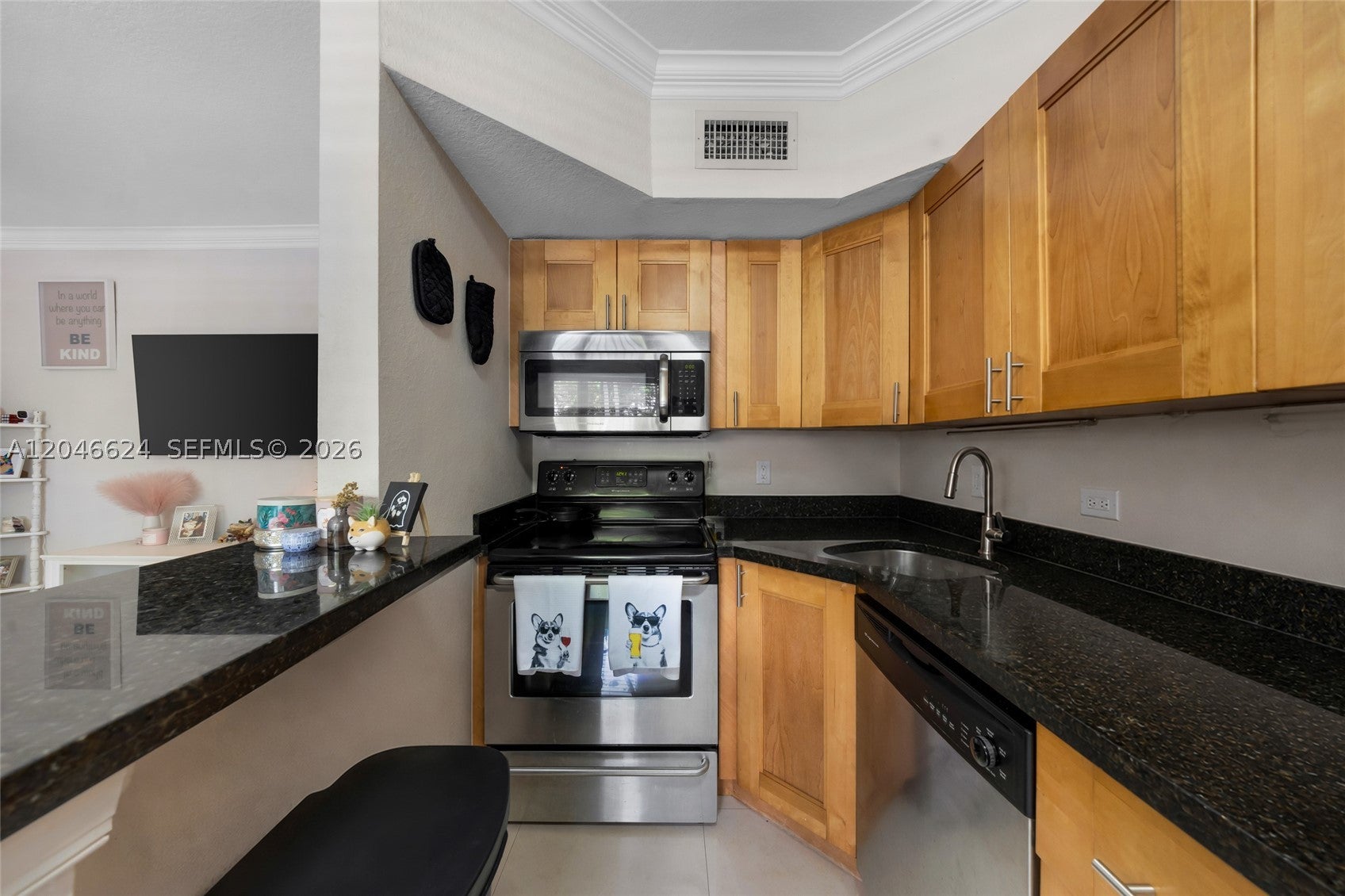 660 NE 11th Ave 102